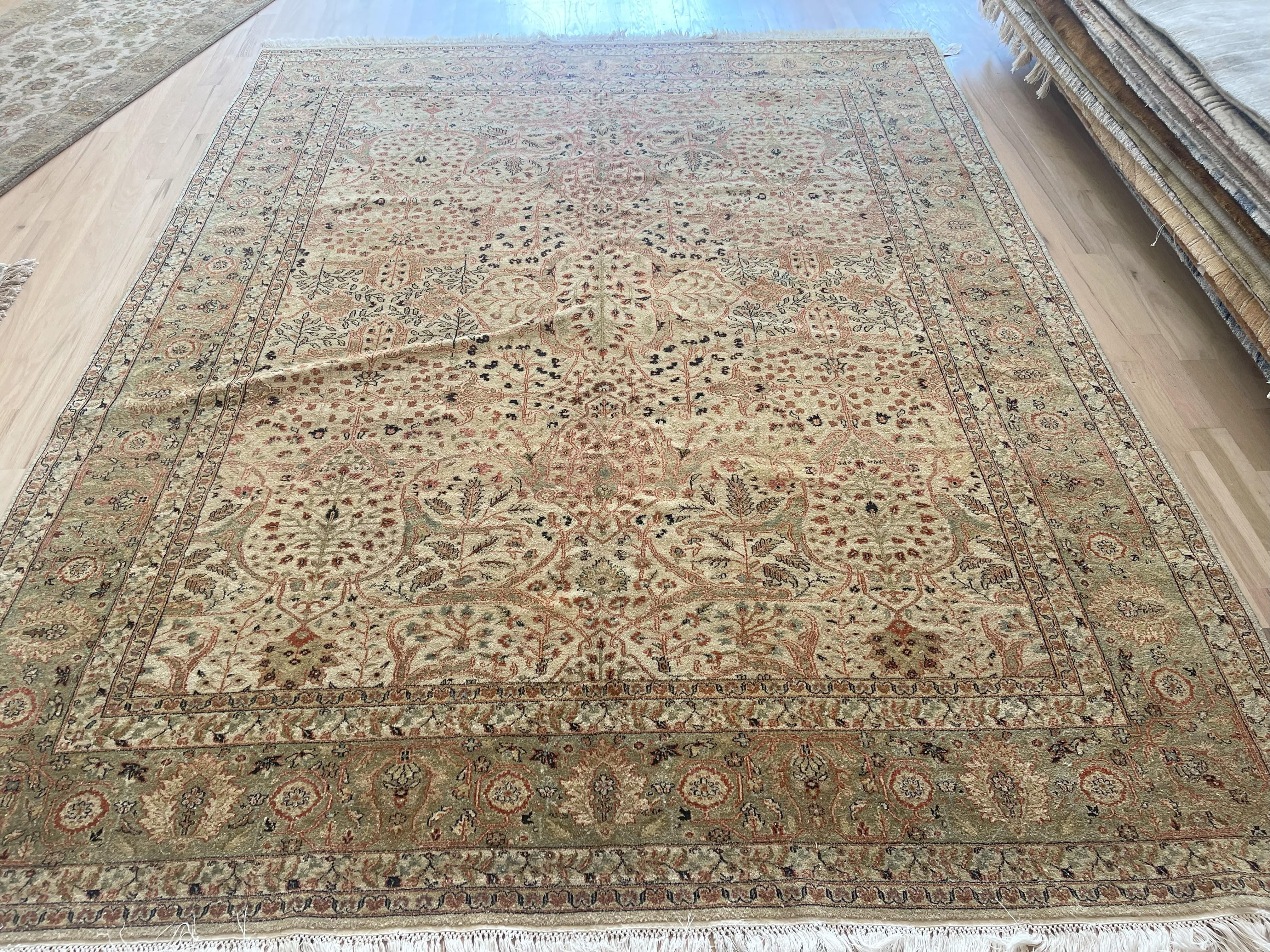 Alfombra de lana de estilo tradicional beige y verde en Nuevo estado para la venta en West Hollywood, CA
