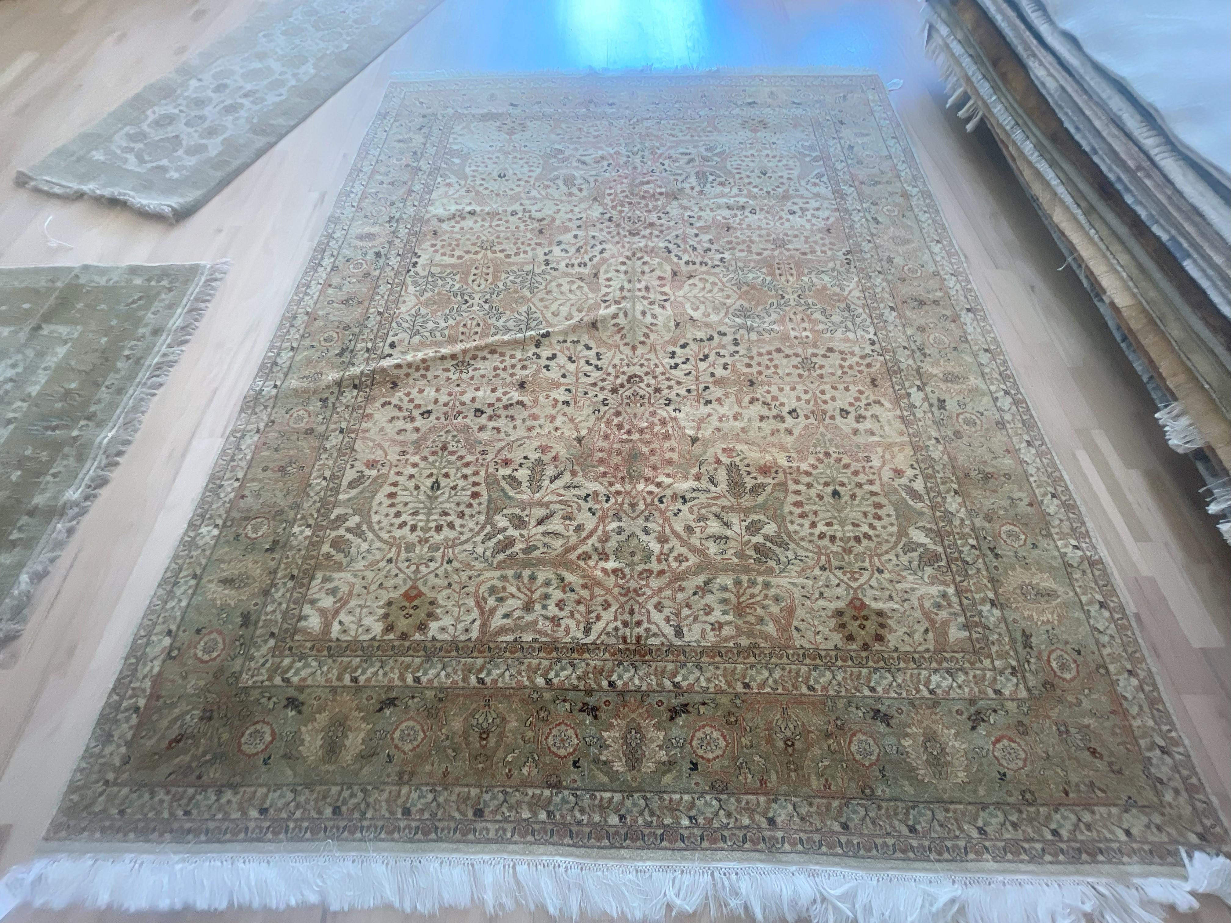 Alfombra de lana de estilo tradicional beige y verde Siglo XXI y contemporáneo en venta