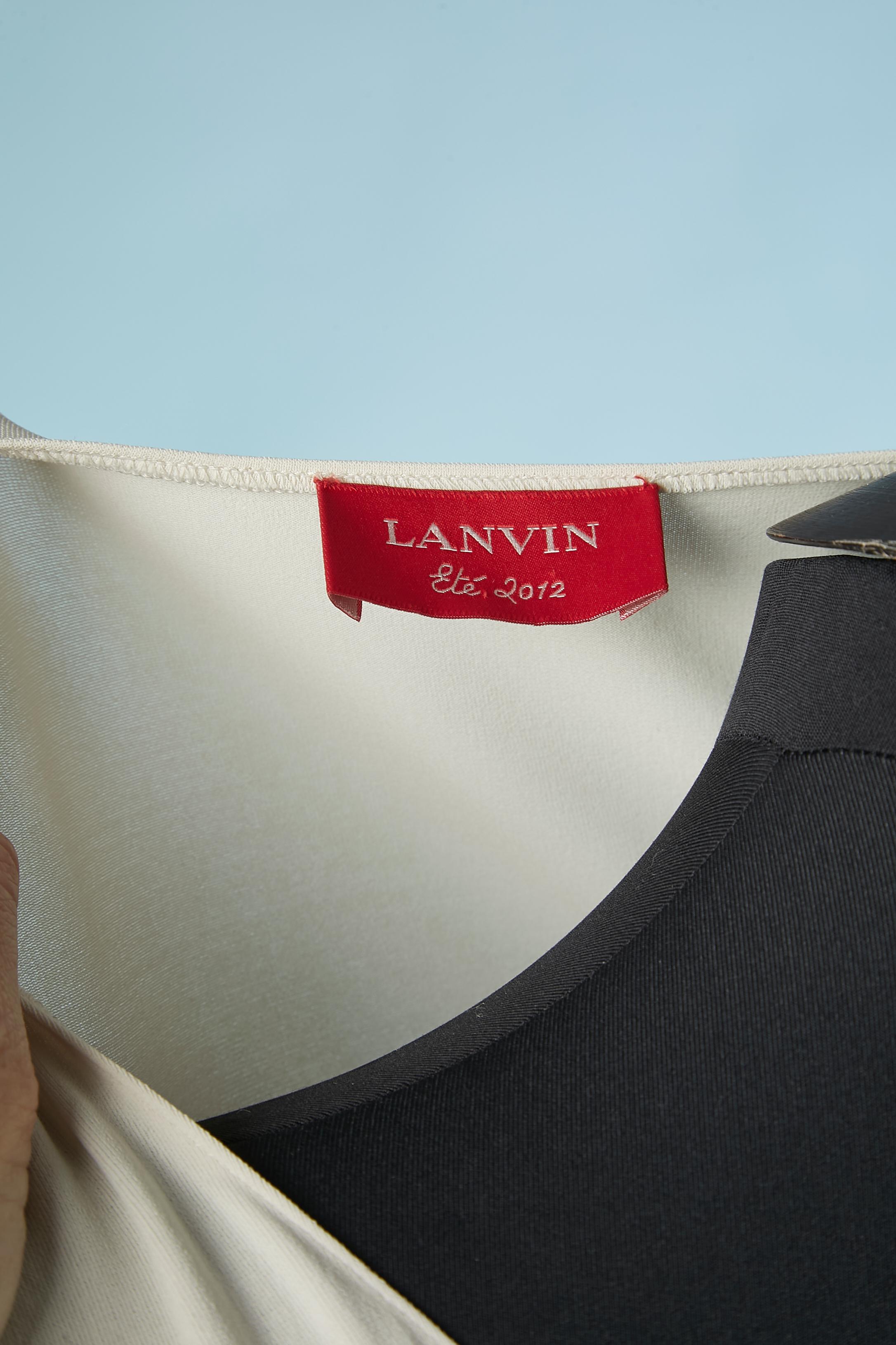 Lanvin - Robe de cocktail drapée en jersey beige et blanc cassé avec épingle de sécurité pour bijoux  en vente 2