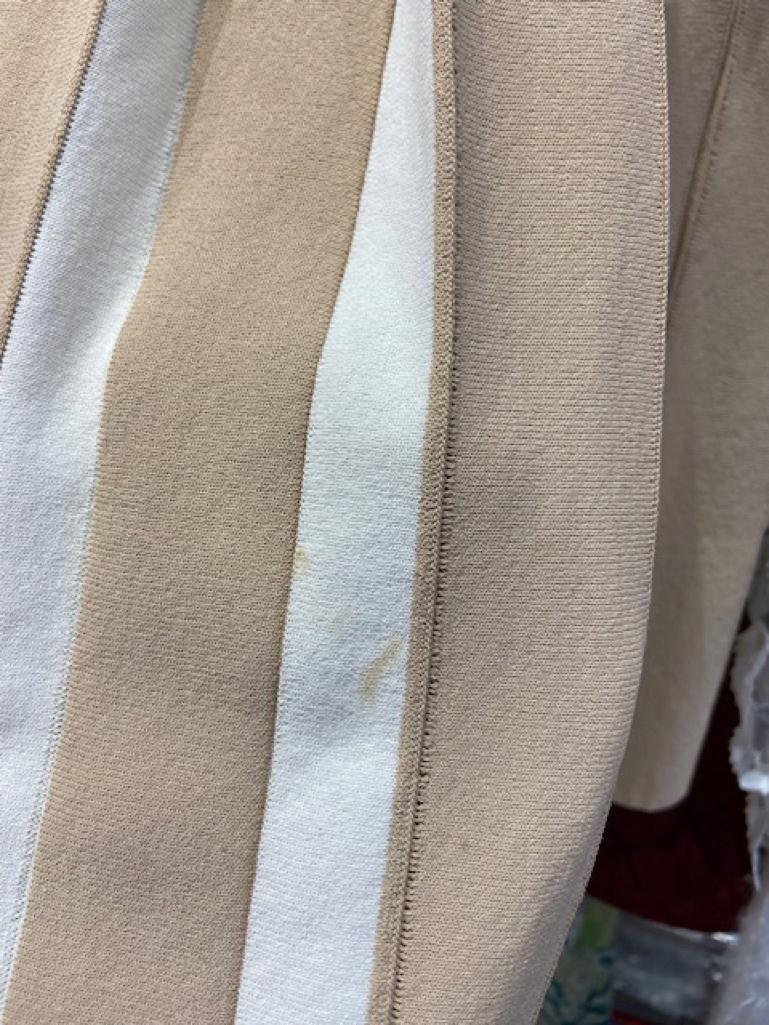 Gonna a pieghe beige e bianca in jersey di rayon con lavorazione Jacquard ALAIA in vendita 3