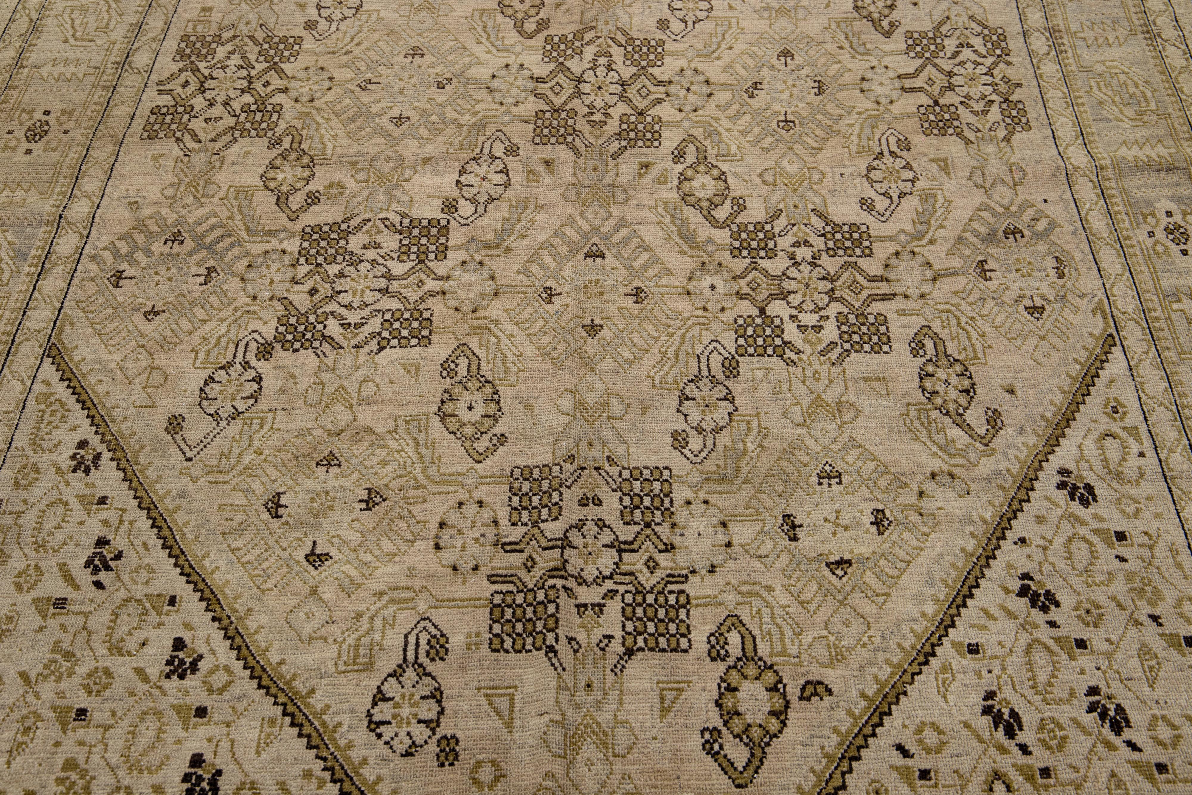 20ième siècle Karabaugh - Antique beige  Galerie Tapis de laine à motifs floraux en vente