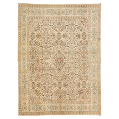 Tapis Mahal ancien beige de taille normale avec motif floral