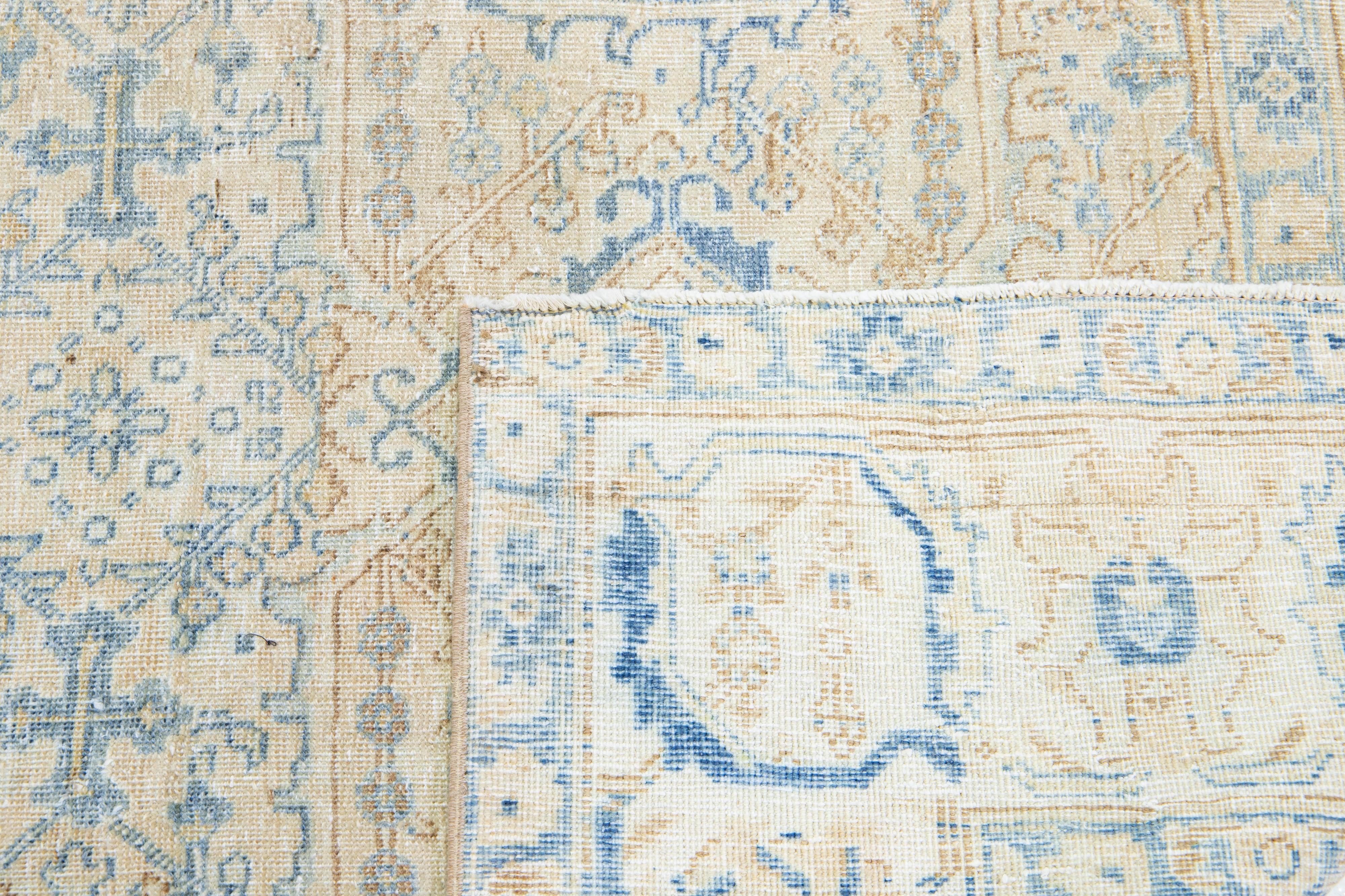 Antiker persischer Heriz-Wollteppich in Beige mit Allover-Design (Wolle) im Angebot