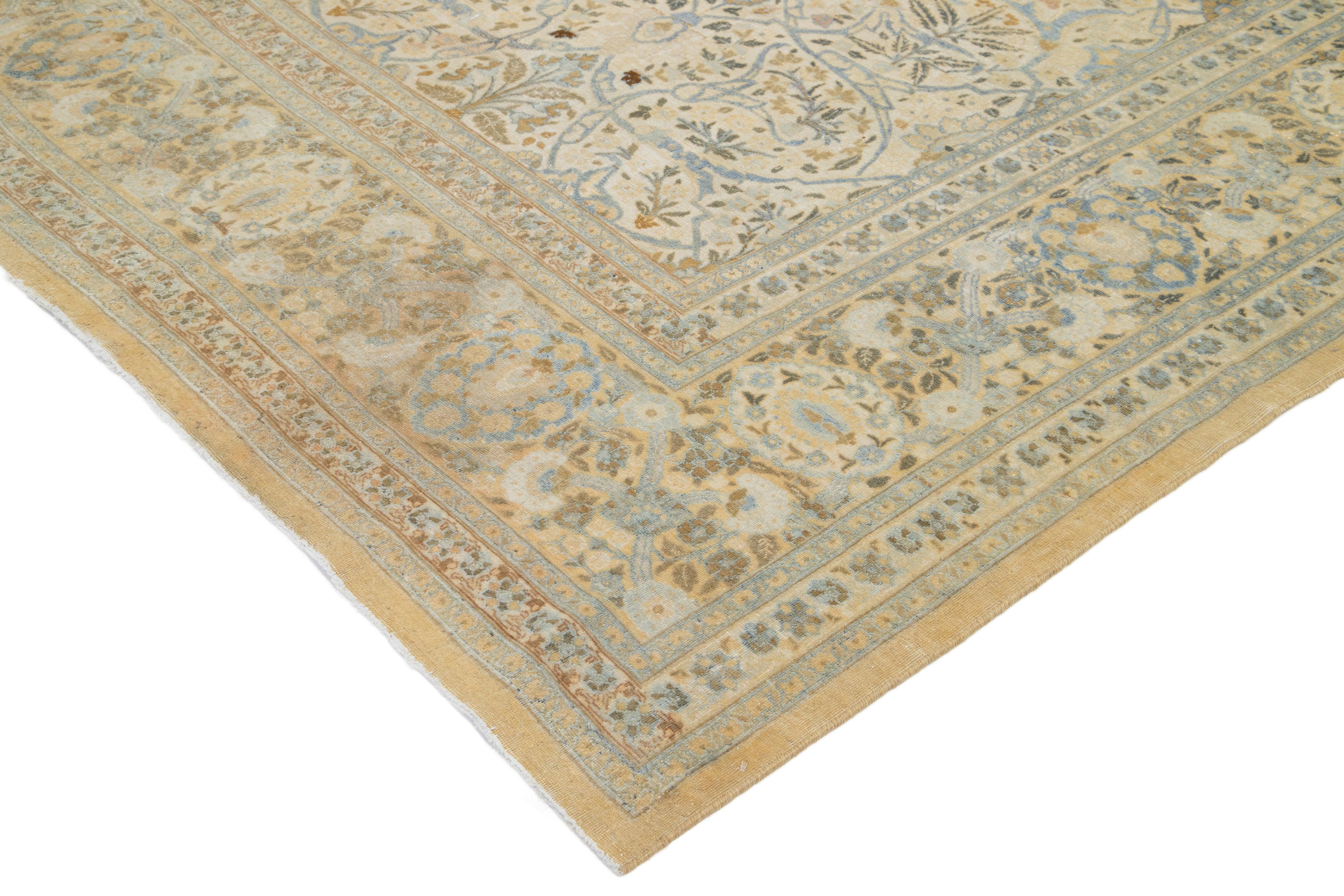 Tappeto di lana antico persiano Tabriz Ovesized beige con disegno floreale alllover in vendita 4