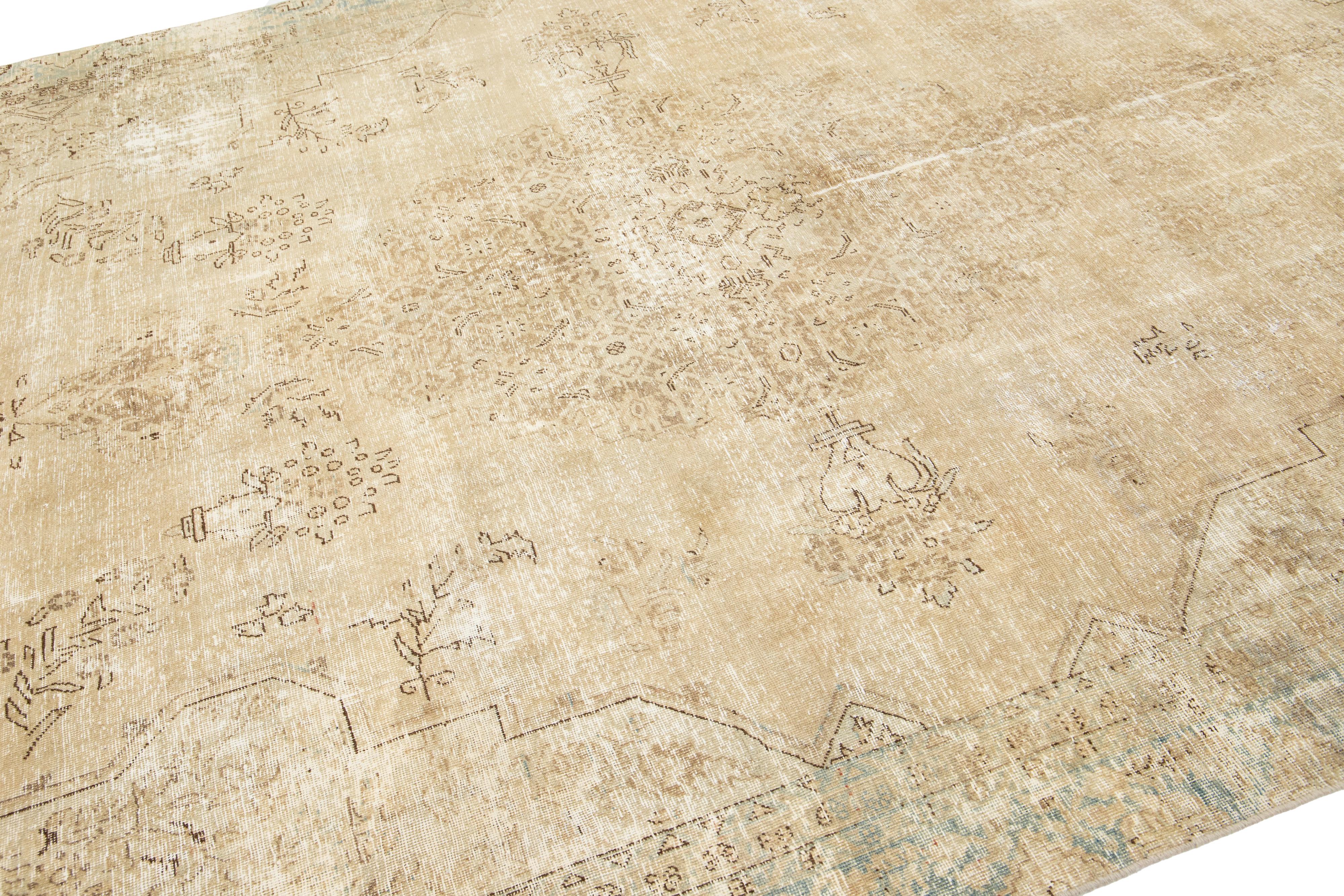 Antiker persischer Täbris-Wollteppich aus Täbris in Beige mit Rosette-Motiv im Angebot 2
