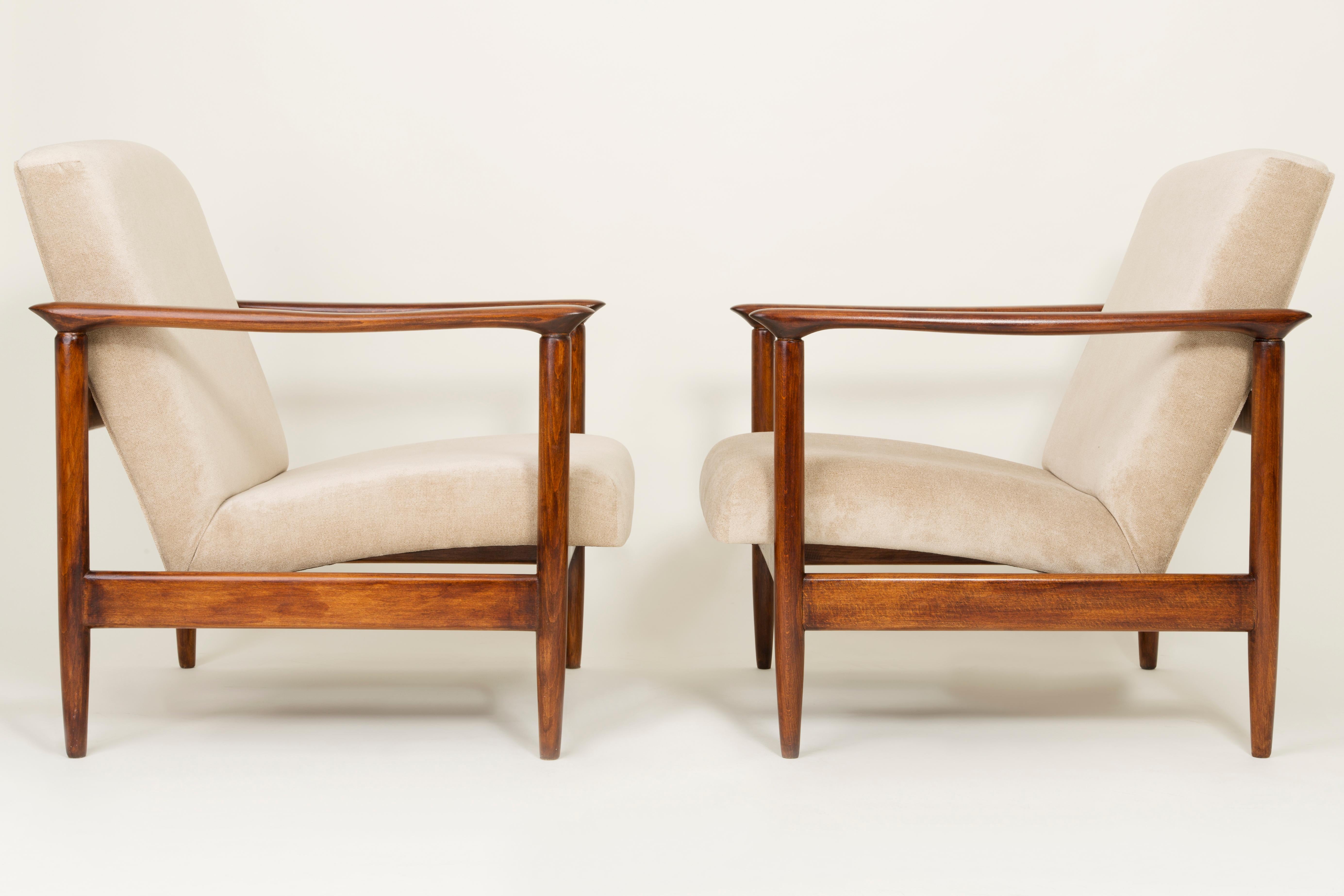 Textile Beige Armchair, Edmund Homa, GFM-142, 1960s, Poland For Sale