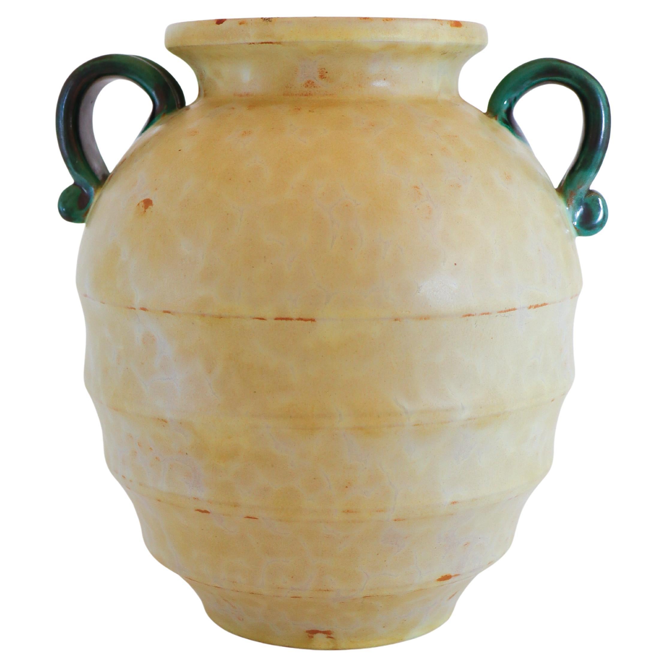 How can I tell how old my vase is?