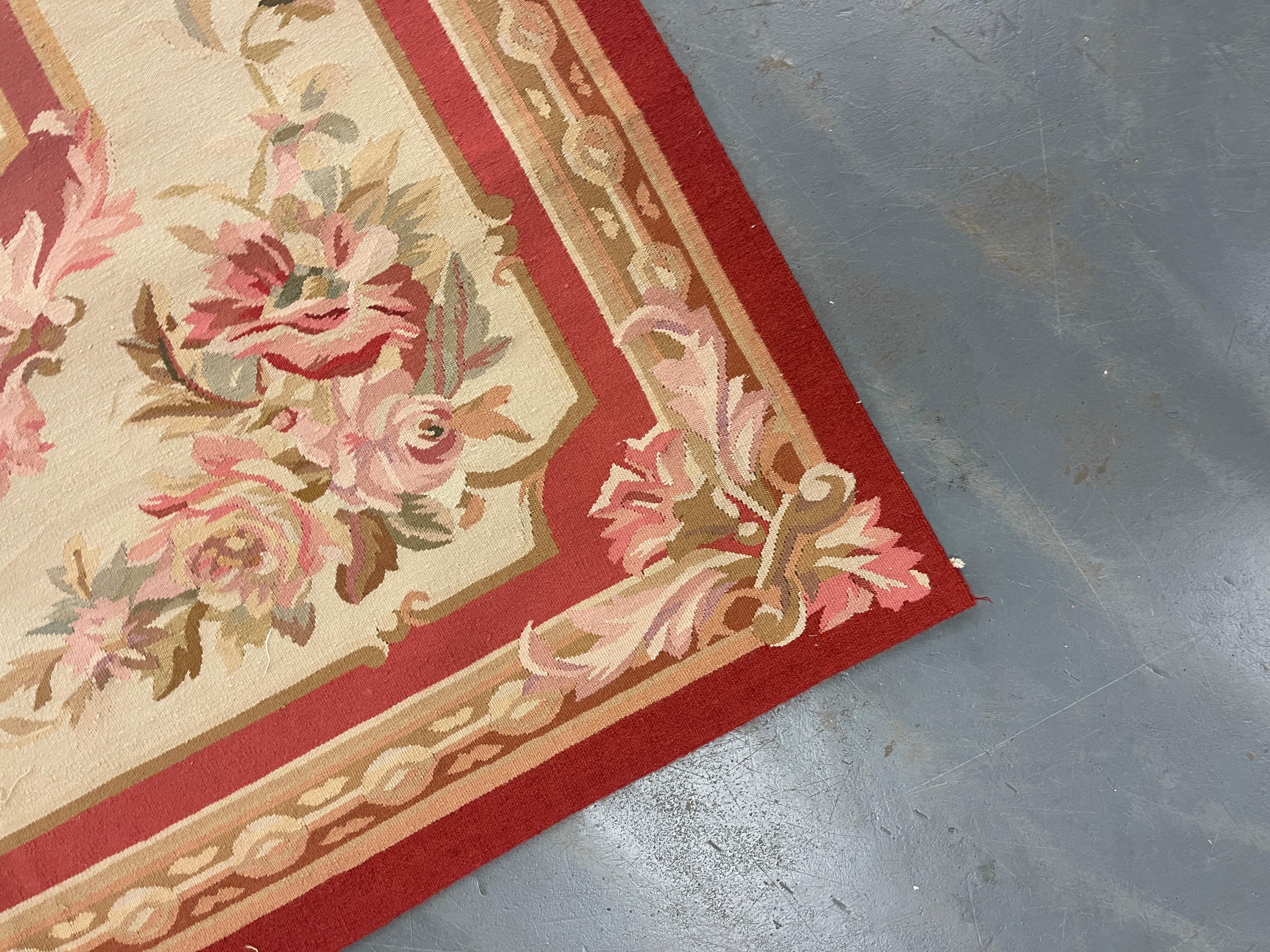 Beigefarbener Aubusson-Teppich Botanical Teppich aus handgewebter Wolle mit Blumenstickerei und Nadelspitze  (Französisch) im Angebot