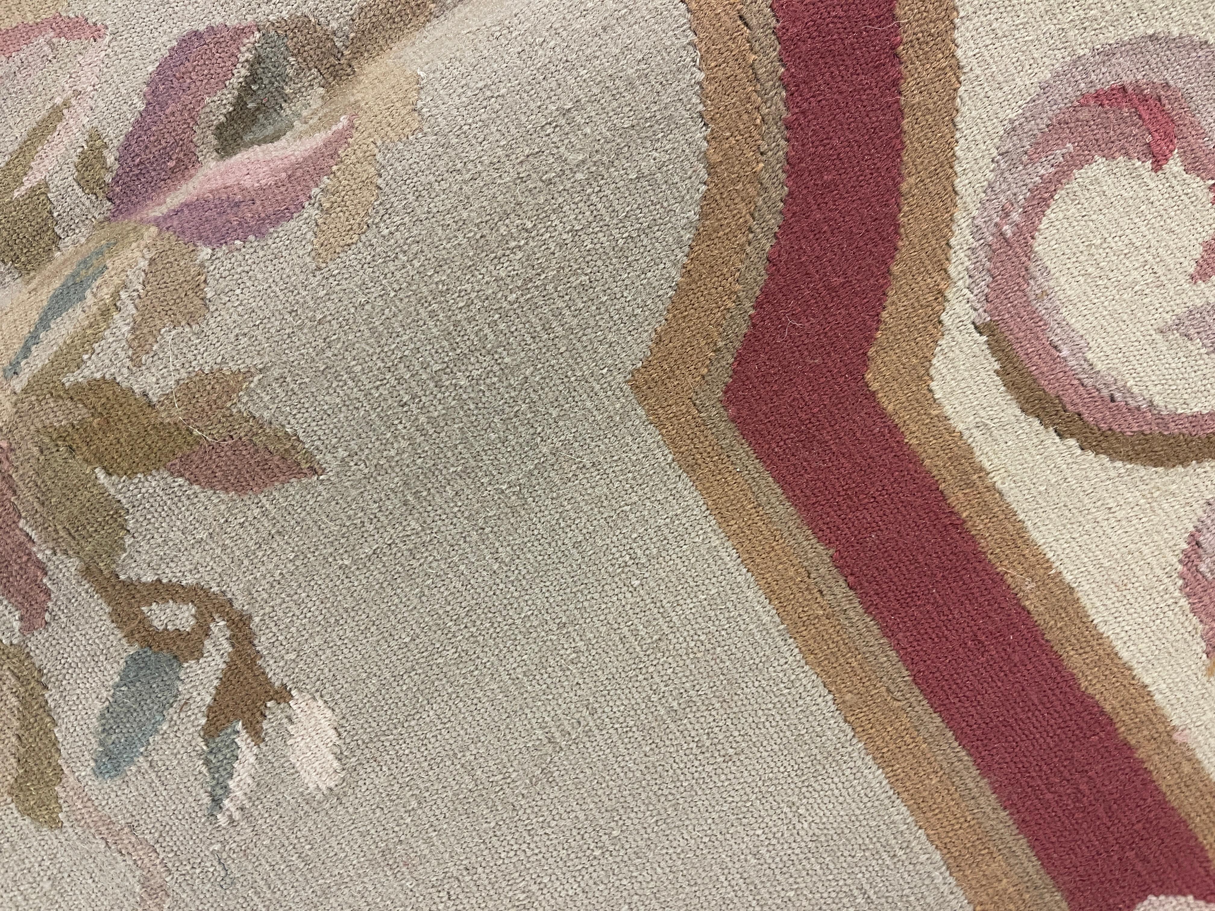 Beigefarbener Aubusson-Teppich Botanical Teppich aus handgewebter Wolle mit Blumenstickerei und Nadelspitze  im Angebot 1