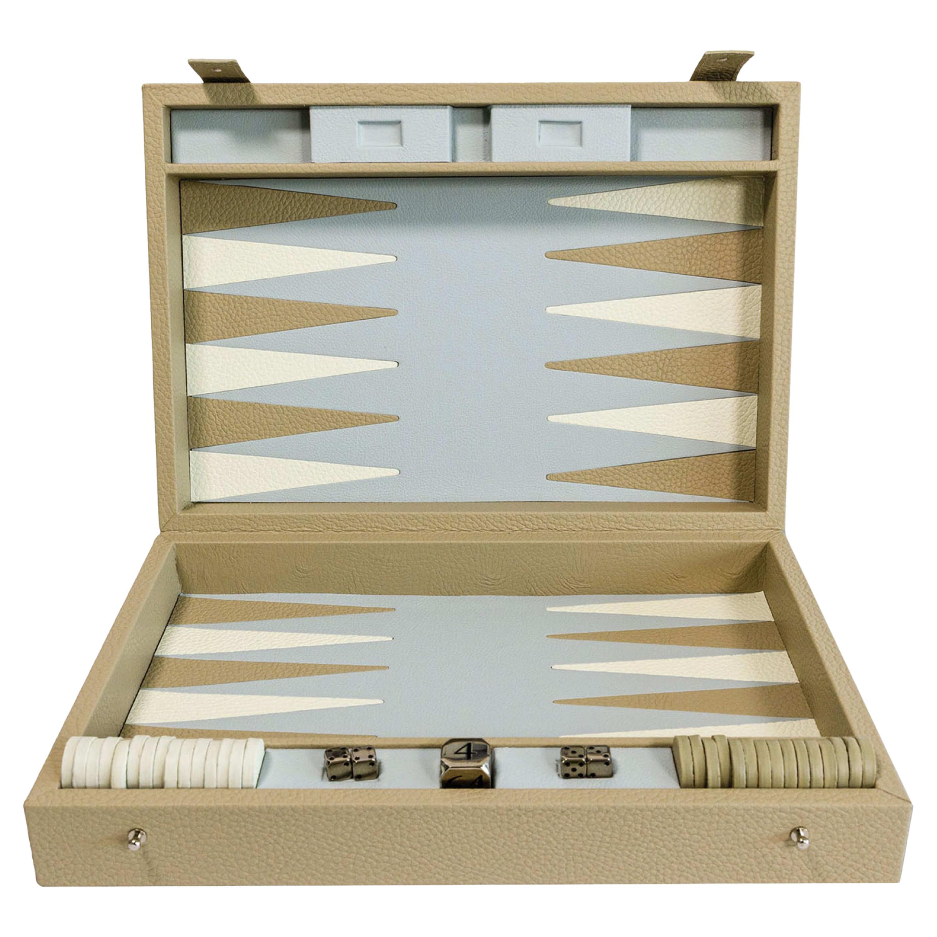 Jeu de backgammon de boîte beige