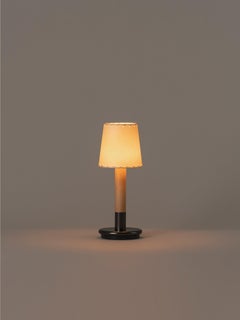 Beige Básica Mínima Batería Table Lamp by Santiago Roqueta, Santa & Cole