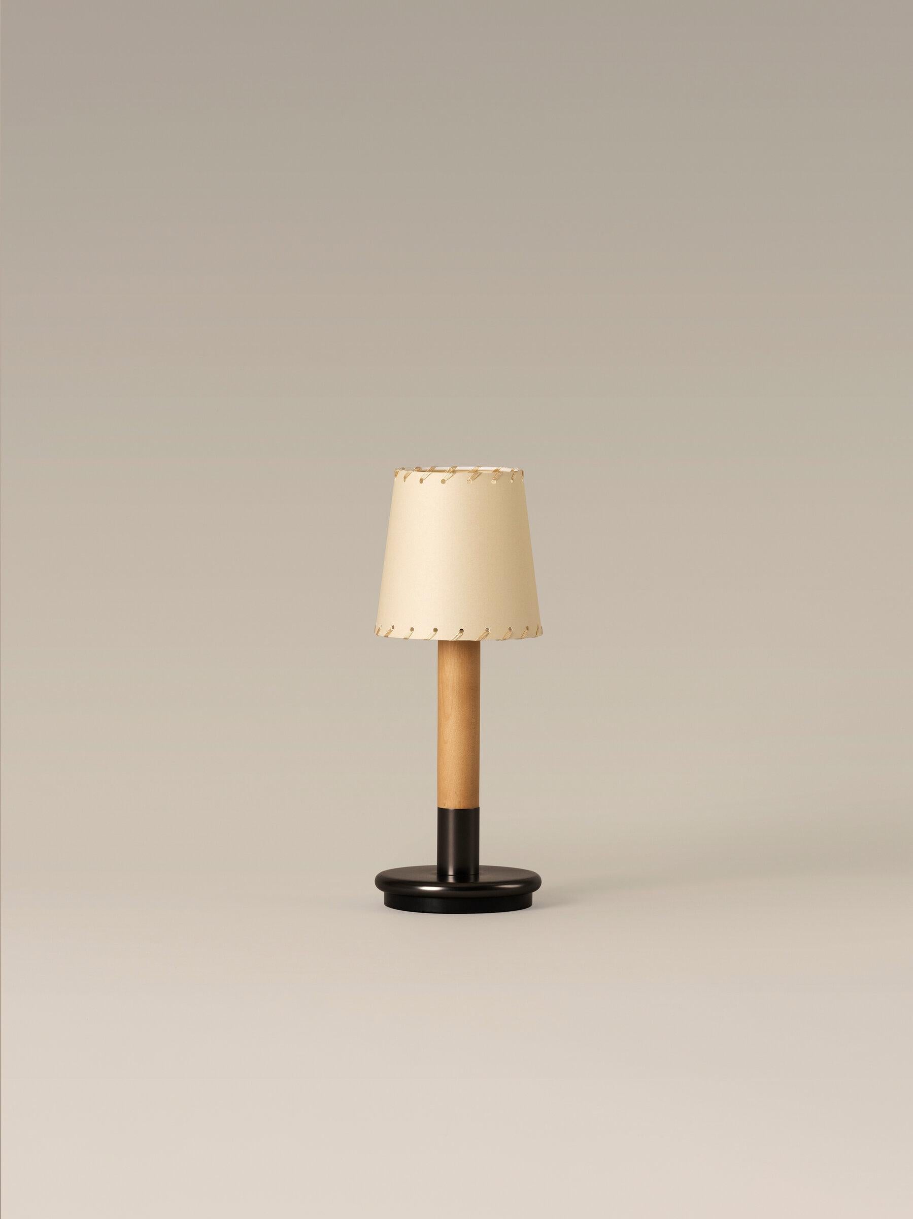 Modern Beige Básica Mínima Batería Table Lamp by Santiago Roqueta, Santa & Cole