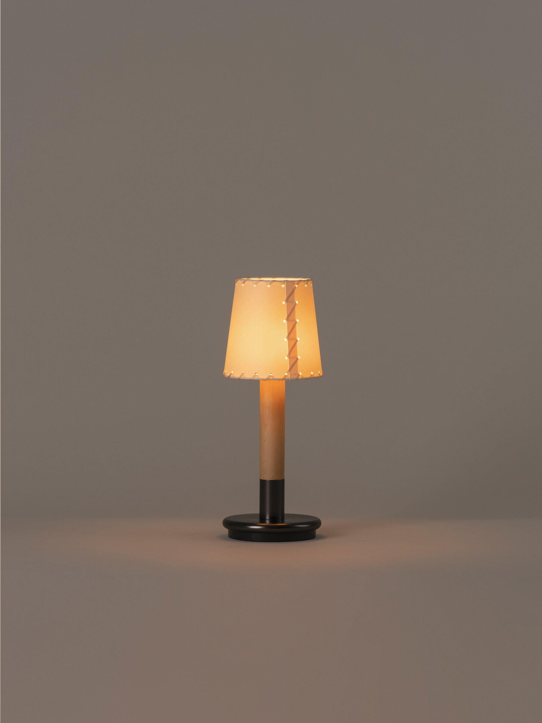 Spanish Beige Básica Mínima Batería Table Lamp by Santiago Roqueta, Santa & Cole