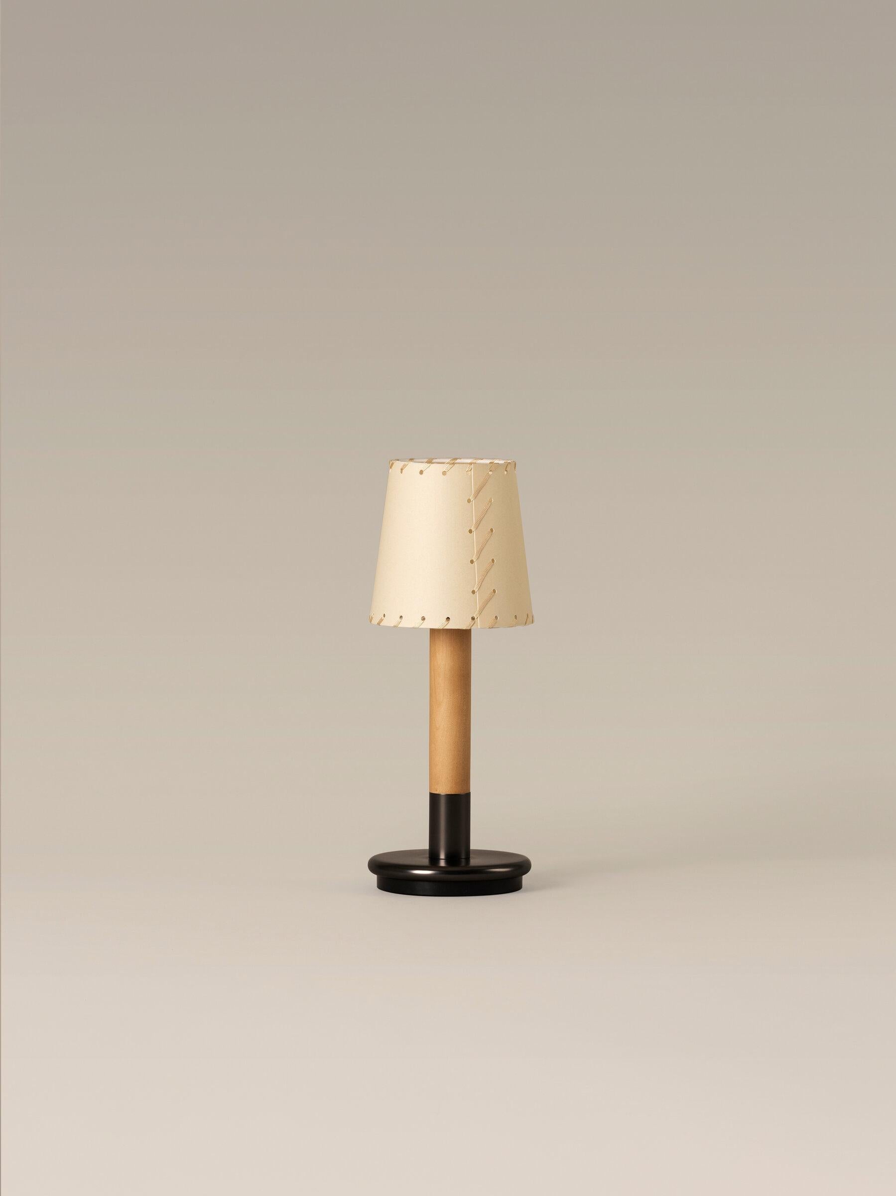 Spanish Beige Básica Mínima Batería Table Lamp by Santiago Roqueta, Santa & Cole For Sale