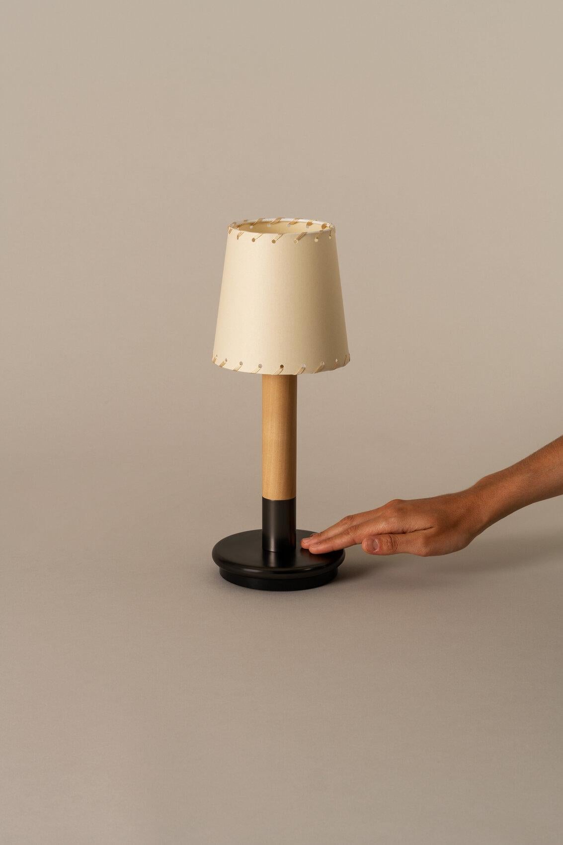 Contemporary Beige Básica Mínima Batería Table Lamp by Santiago Roqueta, Santa & Cole For Sale