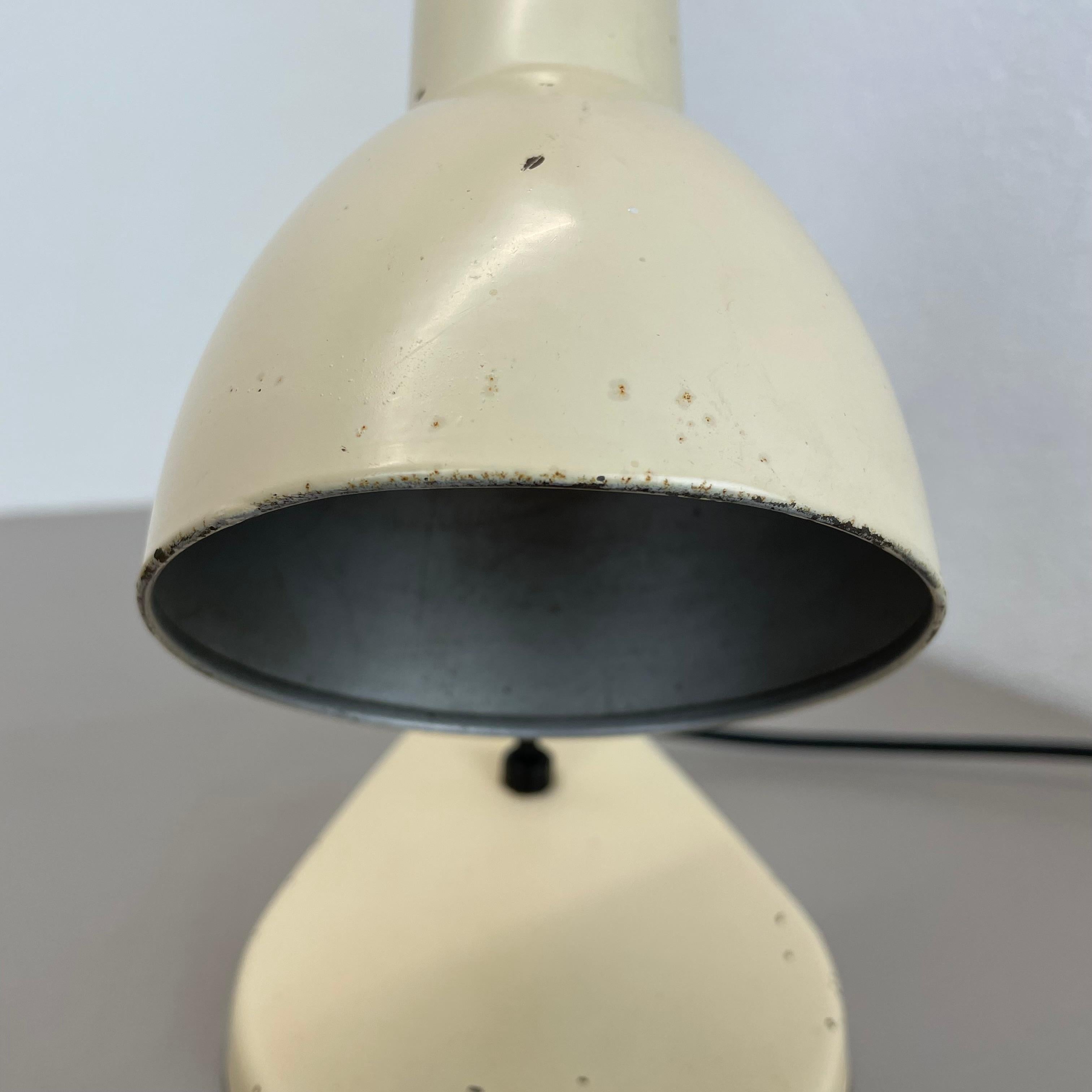 tavolo beige Bauhaus Light 