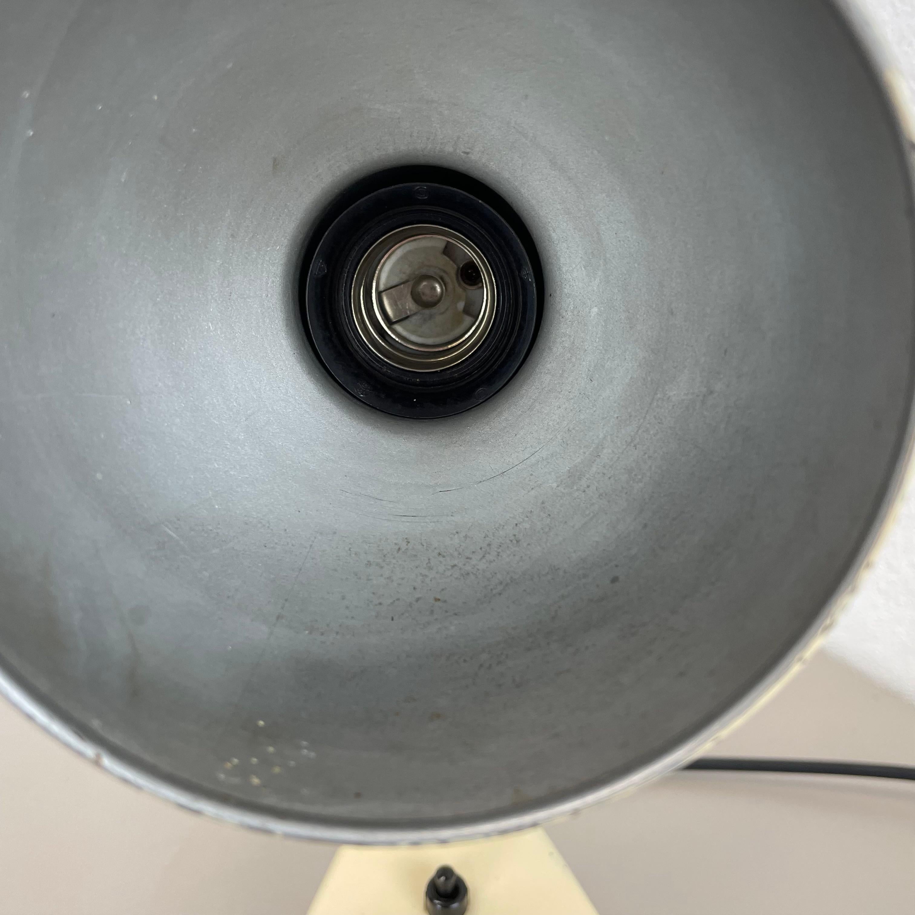 tavolo beige Bauhaus Light 