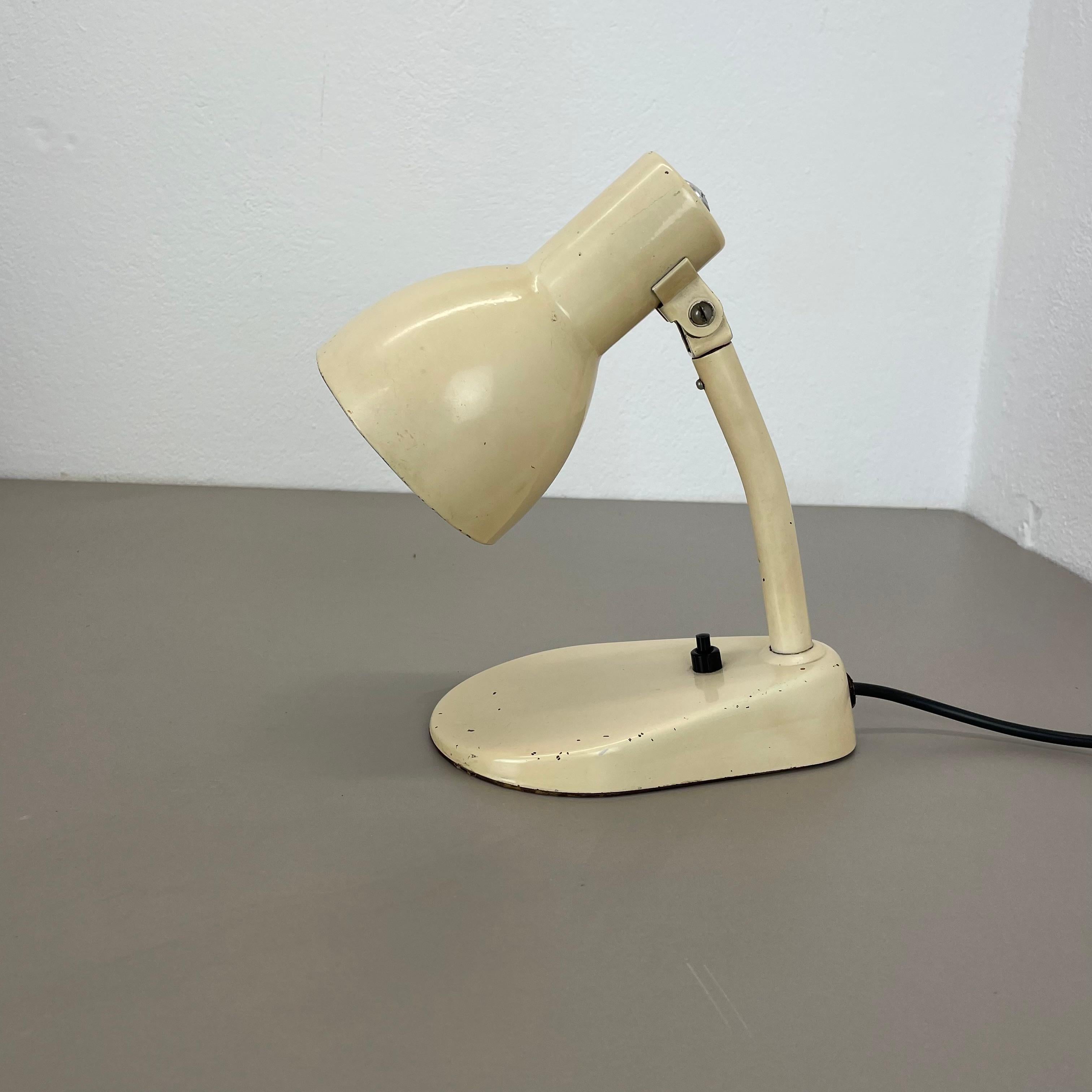 Articolo:

Lampada da scrivania 