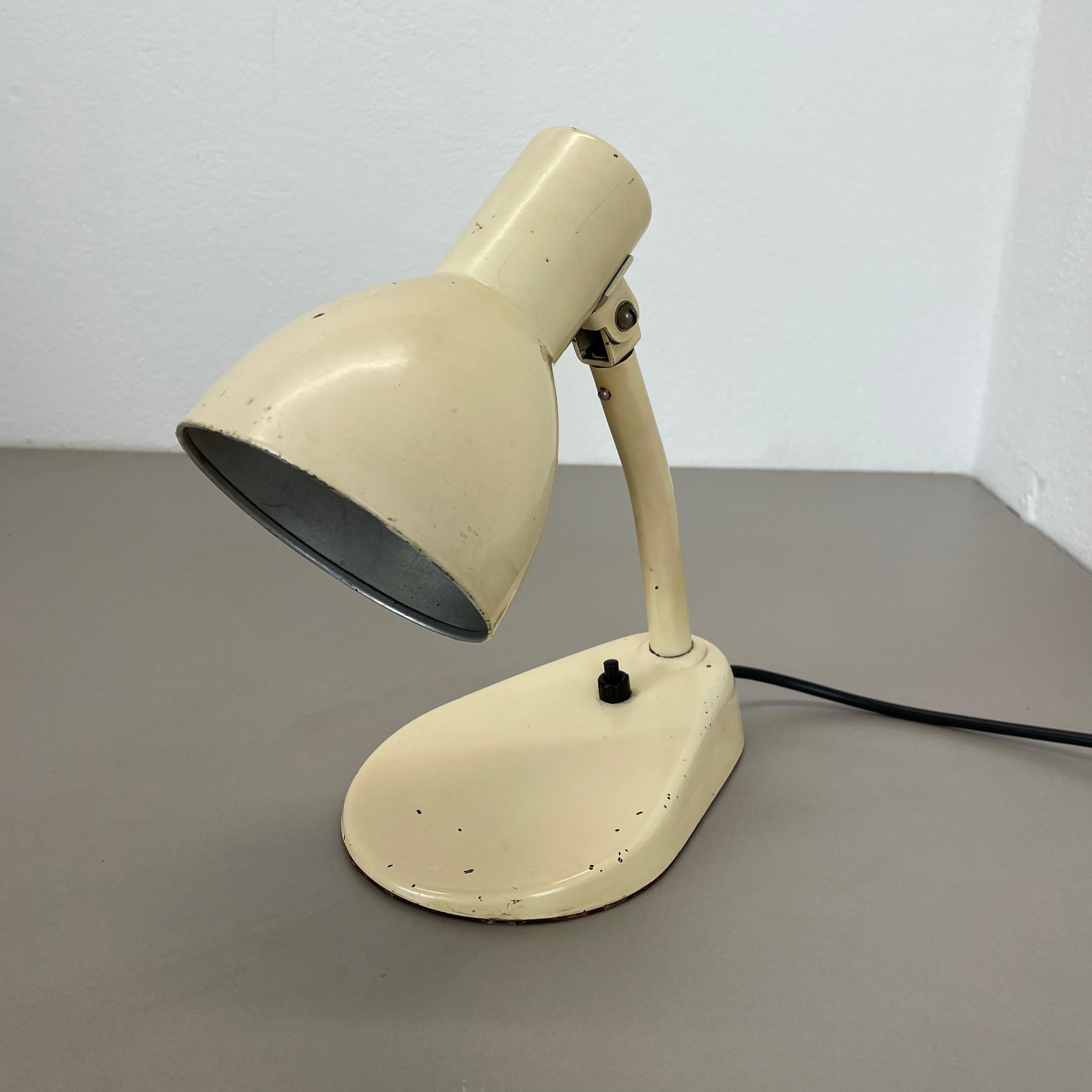 XX secolo tavolo beige Bauhaus Light 
