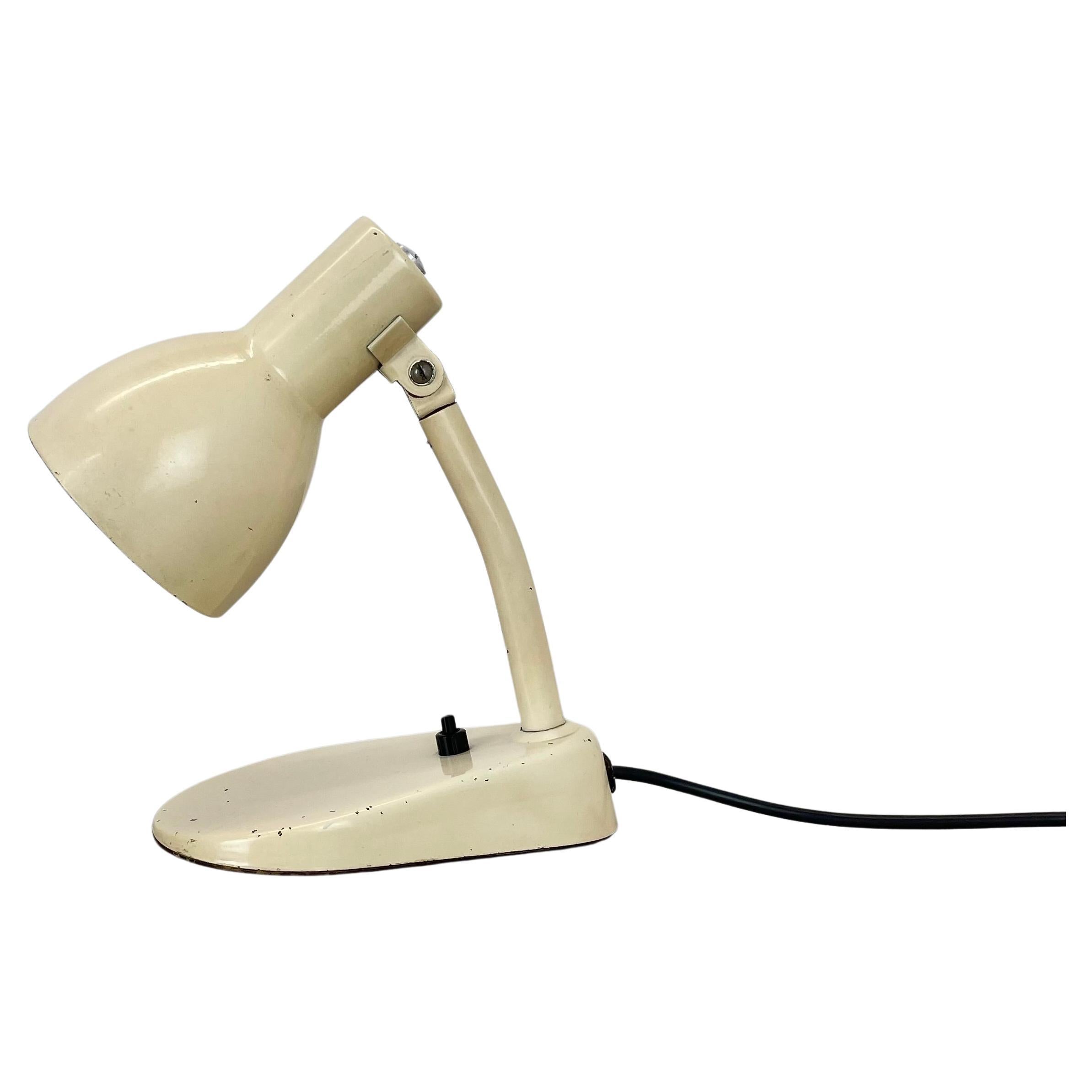 mesa bauhaus beige Light "nº 702" de Marianne Brandt para Kandem, Alemania, años 20