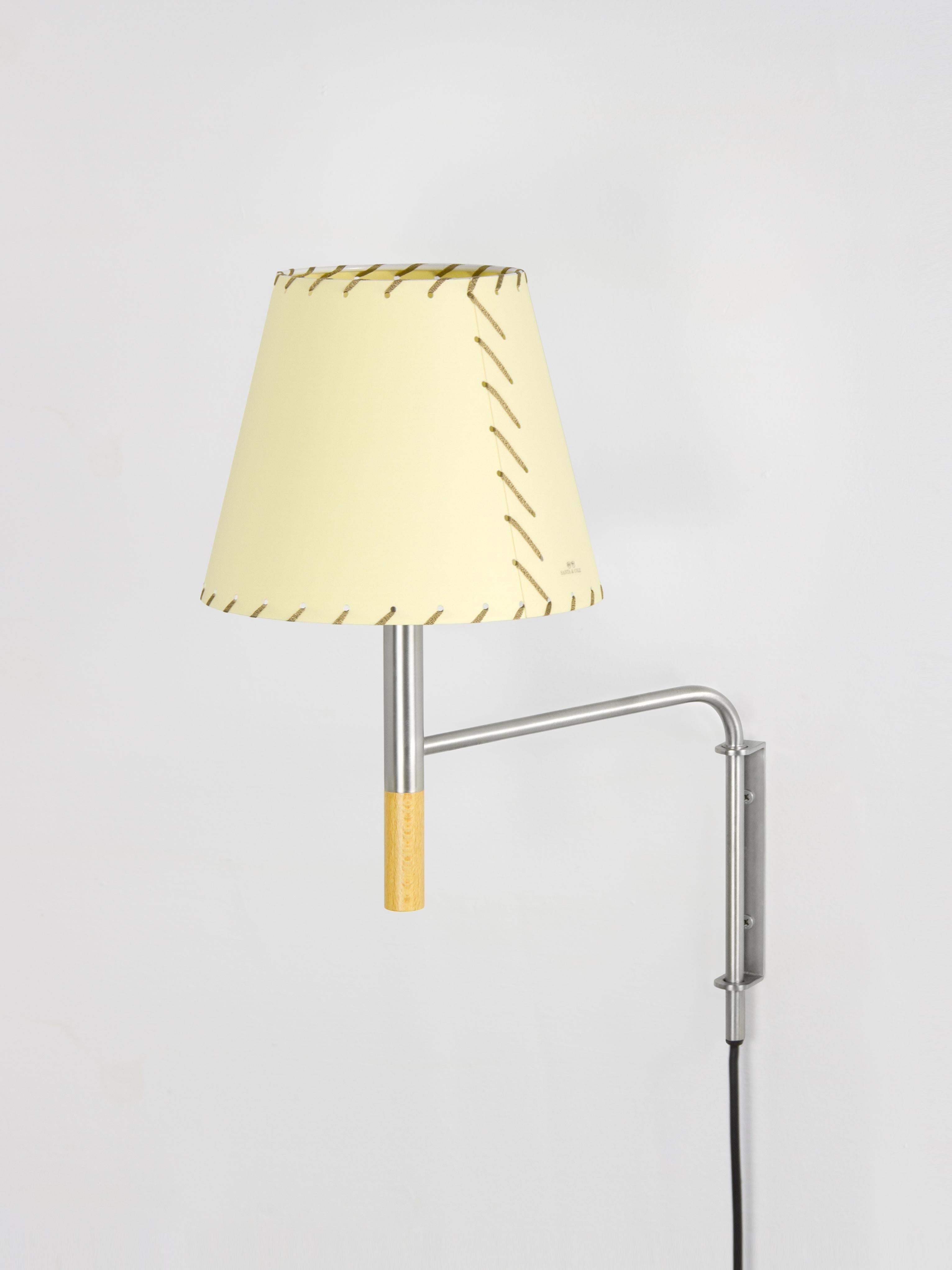 Beige BC1 wall lamp by Santa & Cole
Dimensions: D 20 x W 35 x H 44 cm
Materials: Metal, beech wood, stitched parchment.

The BC1, BC2 and BC3 wall lamps are the epitome of sturdy construction, aesthetic sobriety and functional quality. Their