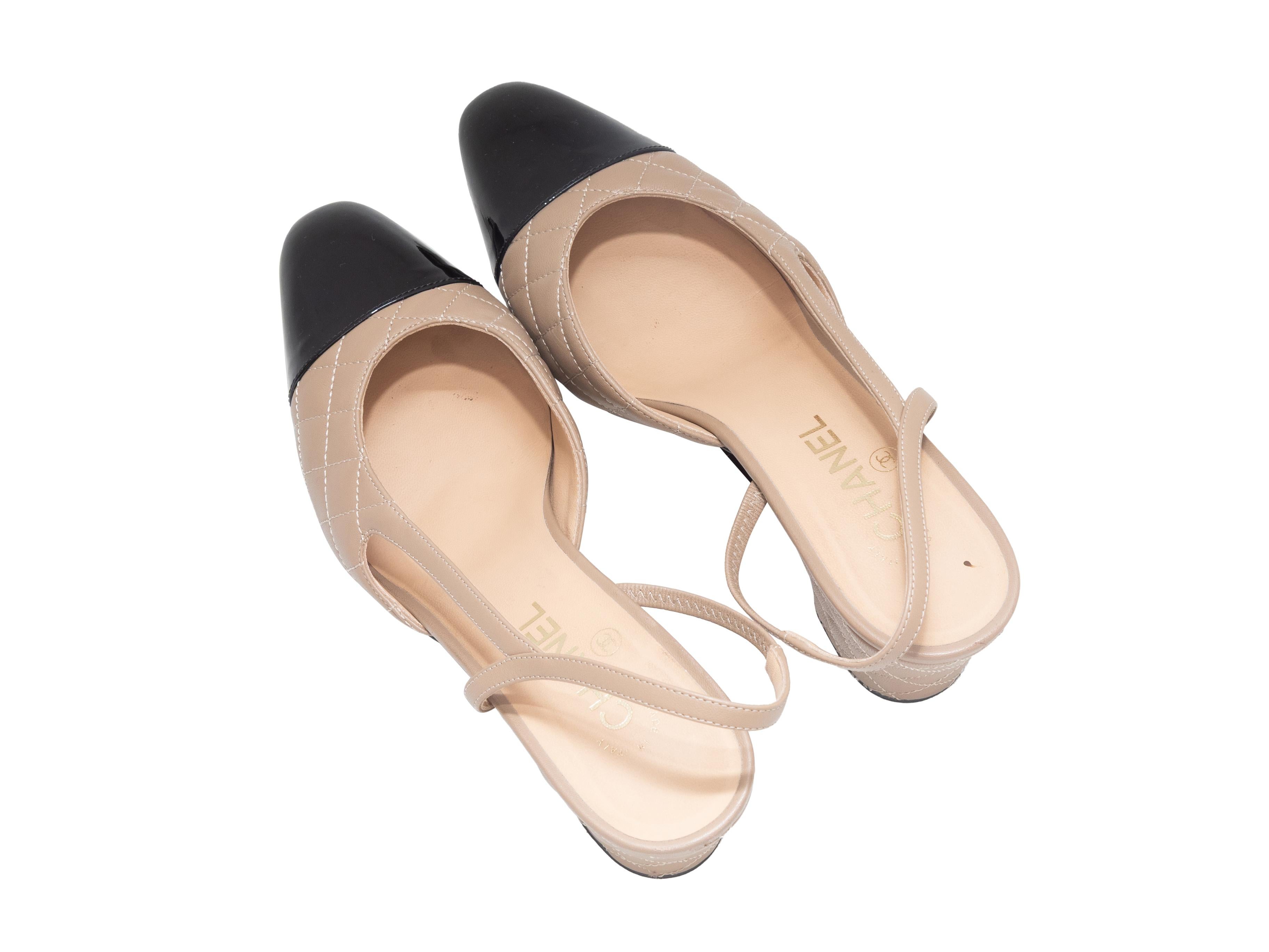 Marron Talons aiguilles Chanel beige et noir Taille 40 en vente