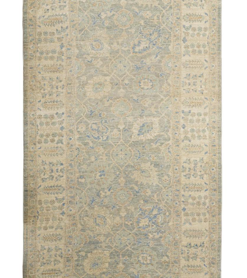 Beige Blue Afghan Wool Hand Knotted Runner 4 ft x 24 ft, Soft Floral Lattice finales del siglo XX en venta