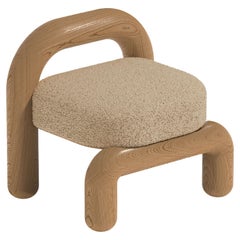 Silla Lounge Lítica de Roble Natural Boucle Beige de Maha Alavi Studio