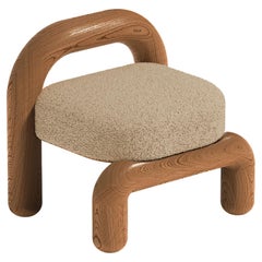 Silla Lounge Lítica de Roble Rojo Beige Boucle de Maha Alavi Studio