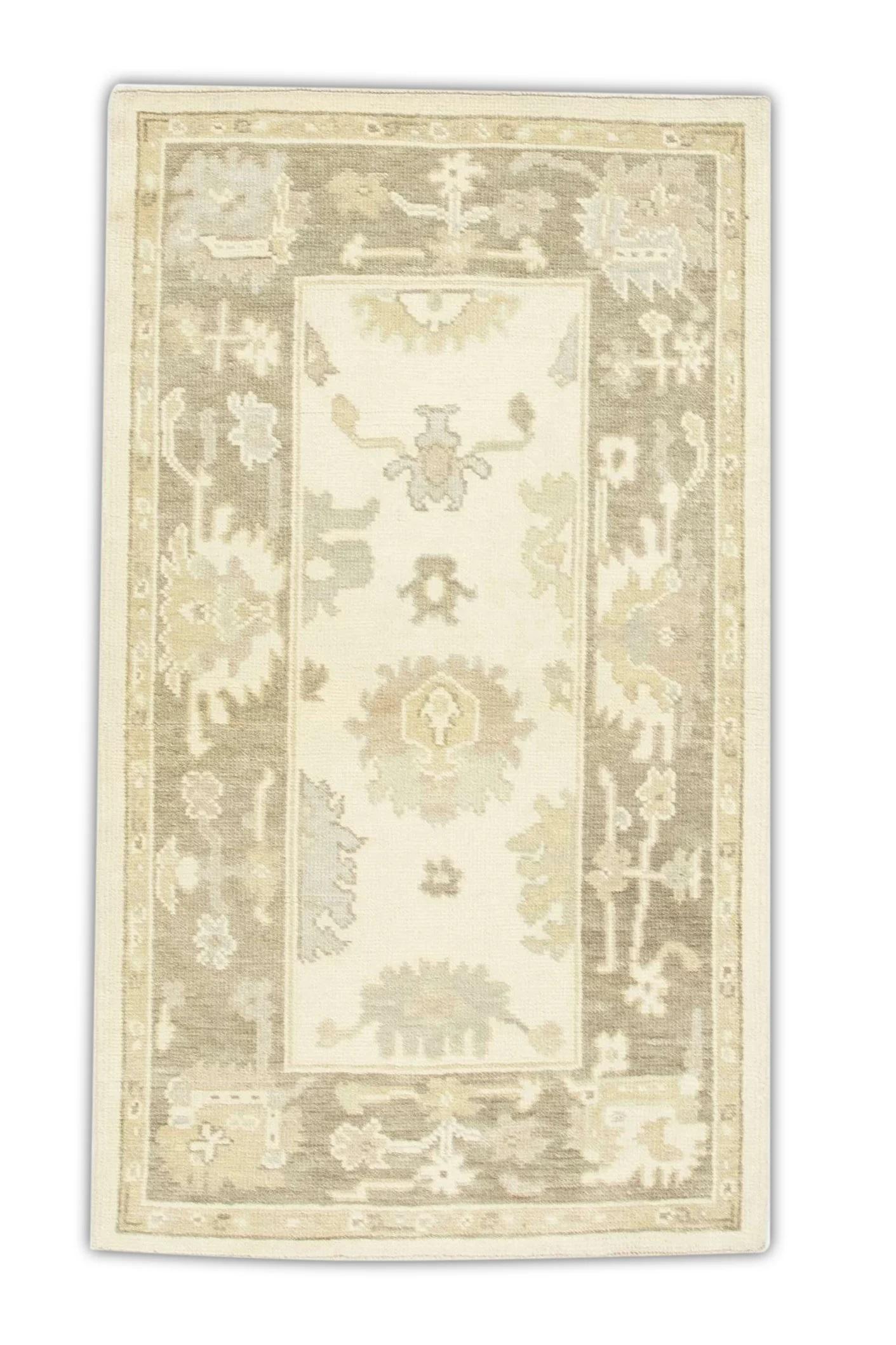 Tappeto Oushak turco in lana intrecciata a mano beige e marrone 3' x 5'2