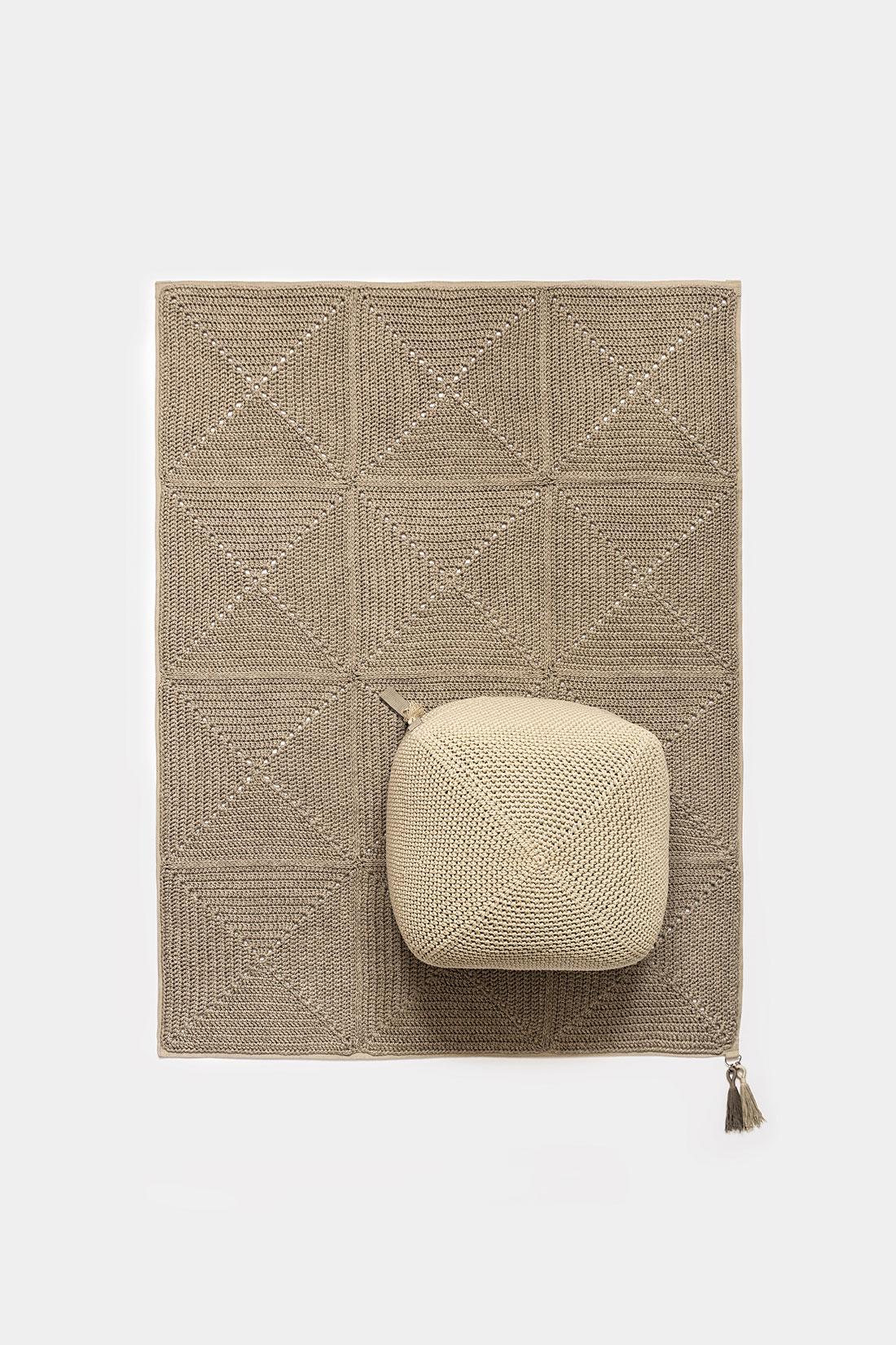 Contemporary 21st Century Asian Mocha Color Outdoor Indoor 150x200 cm Handmade Rug For Sale