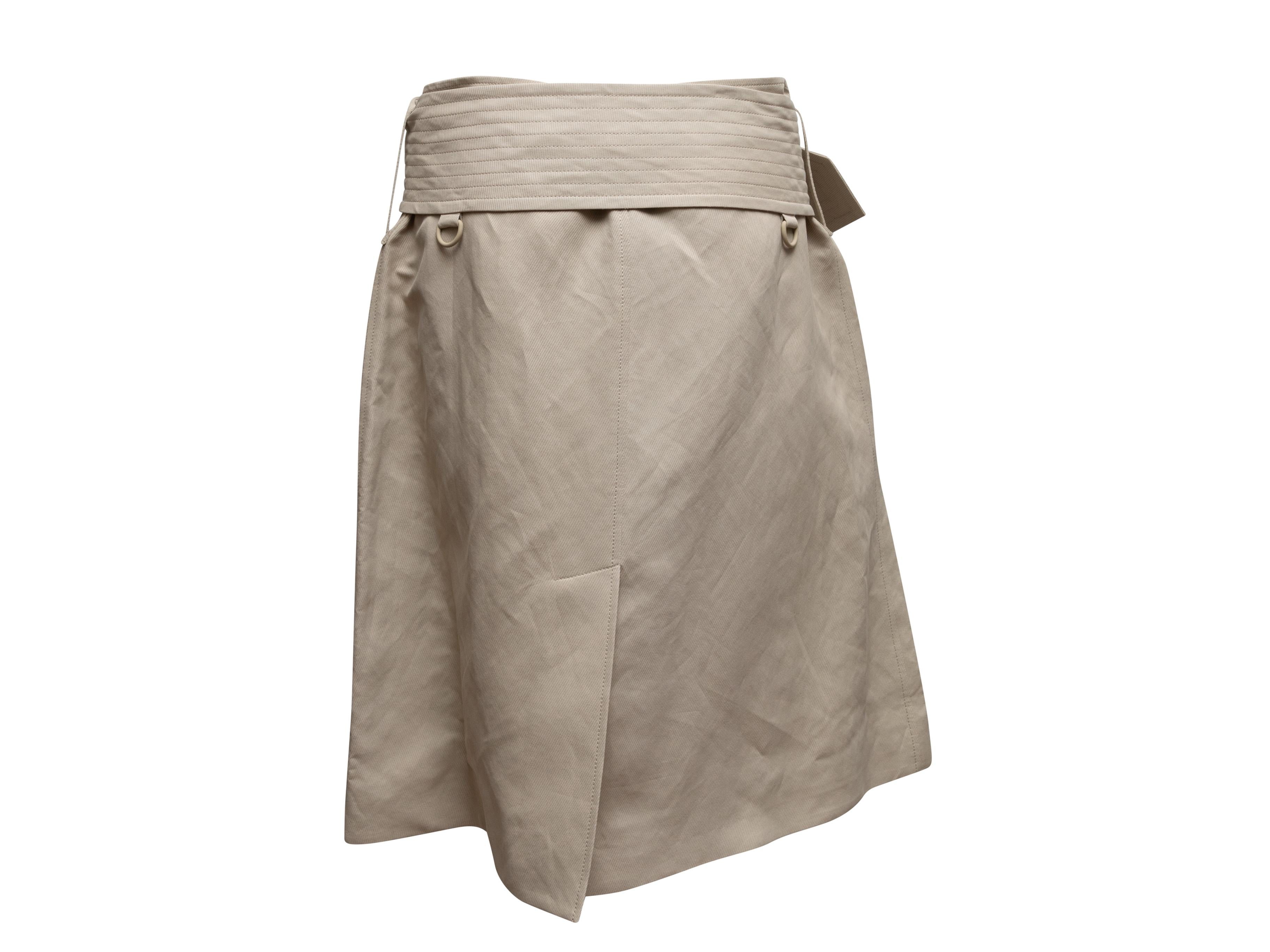 Beige Burberry jupe à ceinture beige taille US 8 en vente