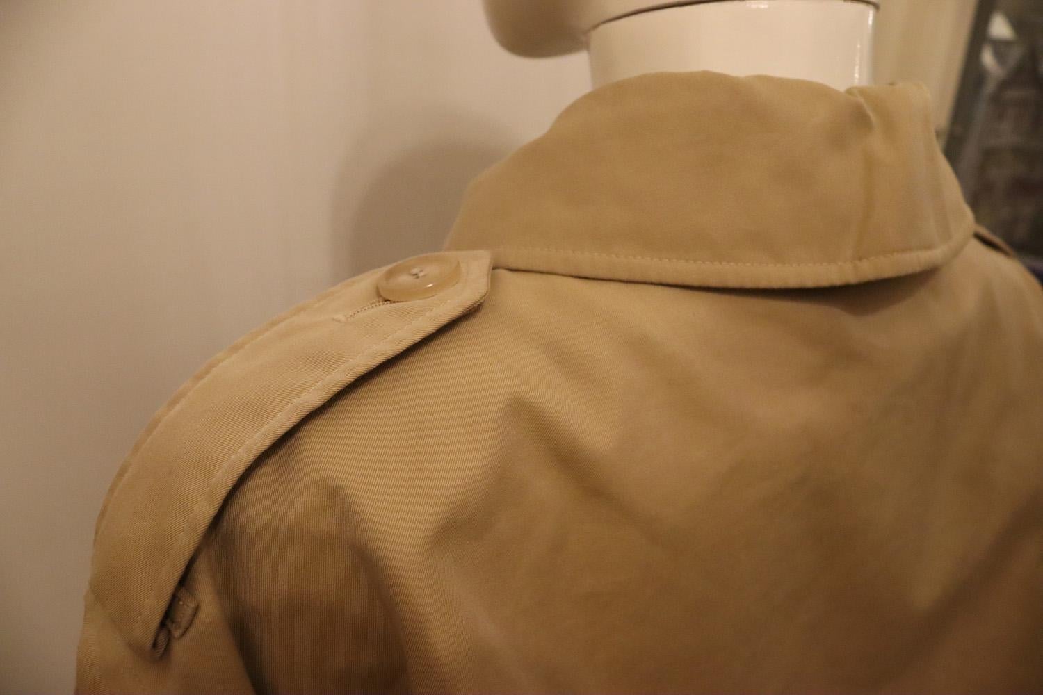 Women's or Men's Beige Burberry Kensington Coat
