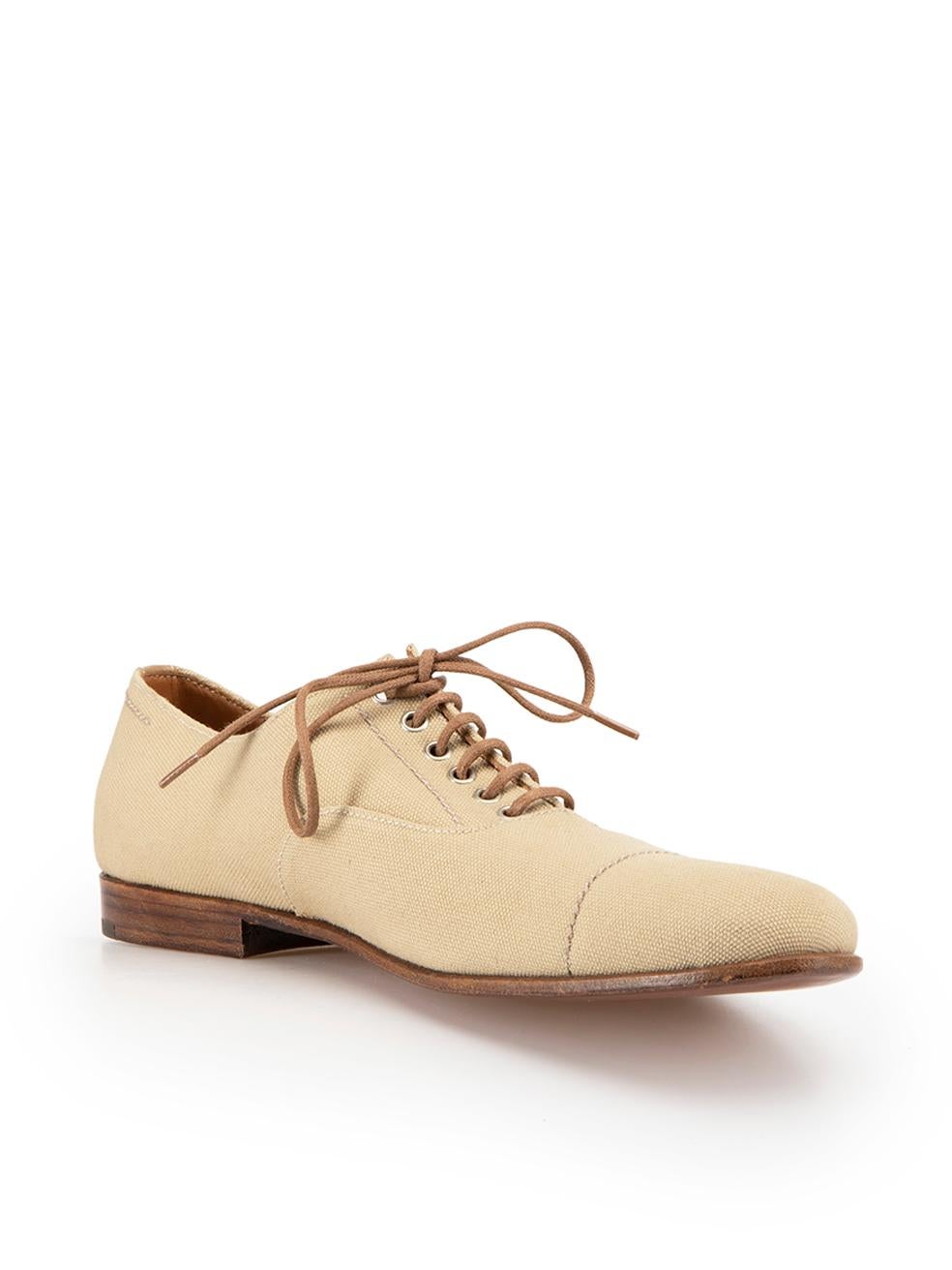CONDITION is Very good. Hardly any visible wear to shoes is evident on this used Margaret Howell designer resale item.



Details


Beige

Canvas

Oxfords

Round-toe

Brown lace-up fastening



 

Made in Italy 

 

Composition

EXTERIOR: