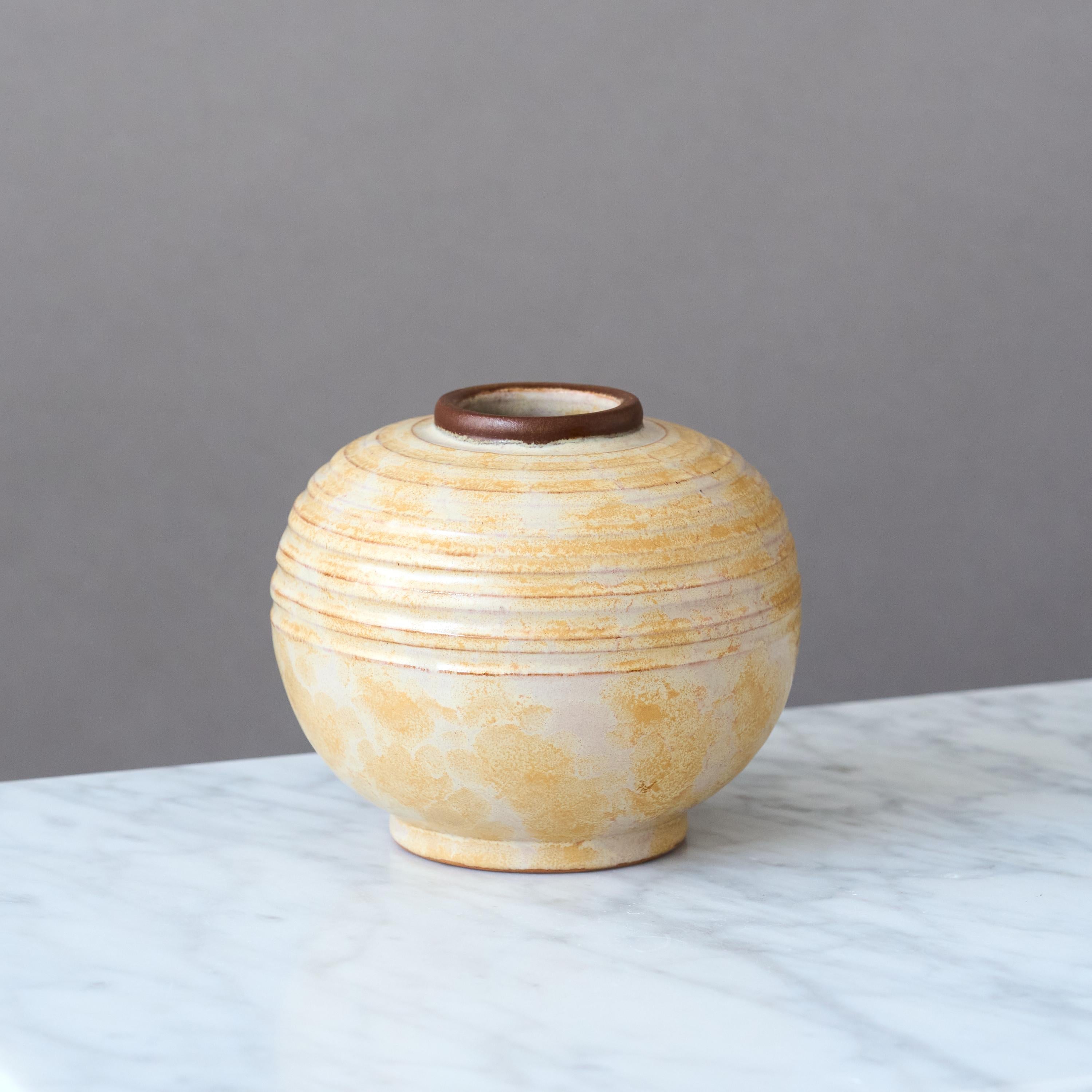 Art Déco Vaso a globo in ceramica Art Deco beige, Anna-Lisa Thomson, Upsala Ekeby, Svezia anni '30 in vendita