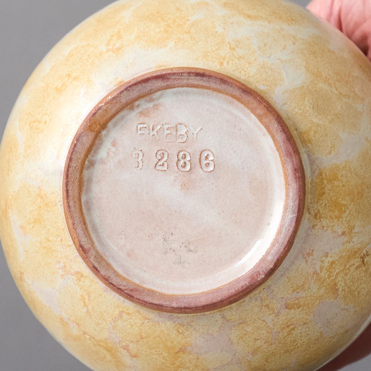 Ceramica Vaso a globo in ceramica Art Deco beige, Anna-Lisa Thomson, Upsala Ekeby, Svezia anni '30 in vendita