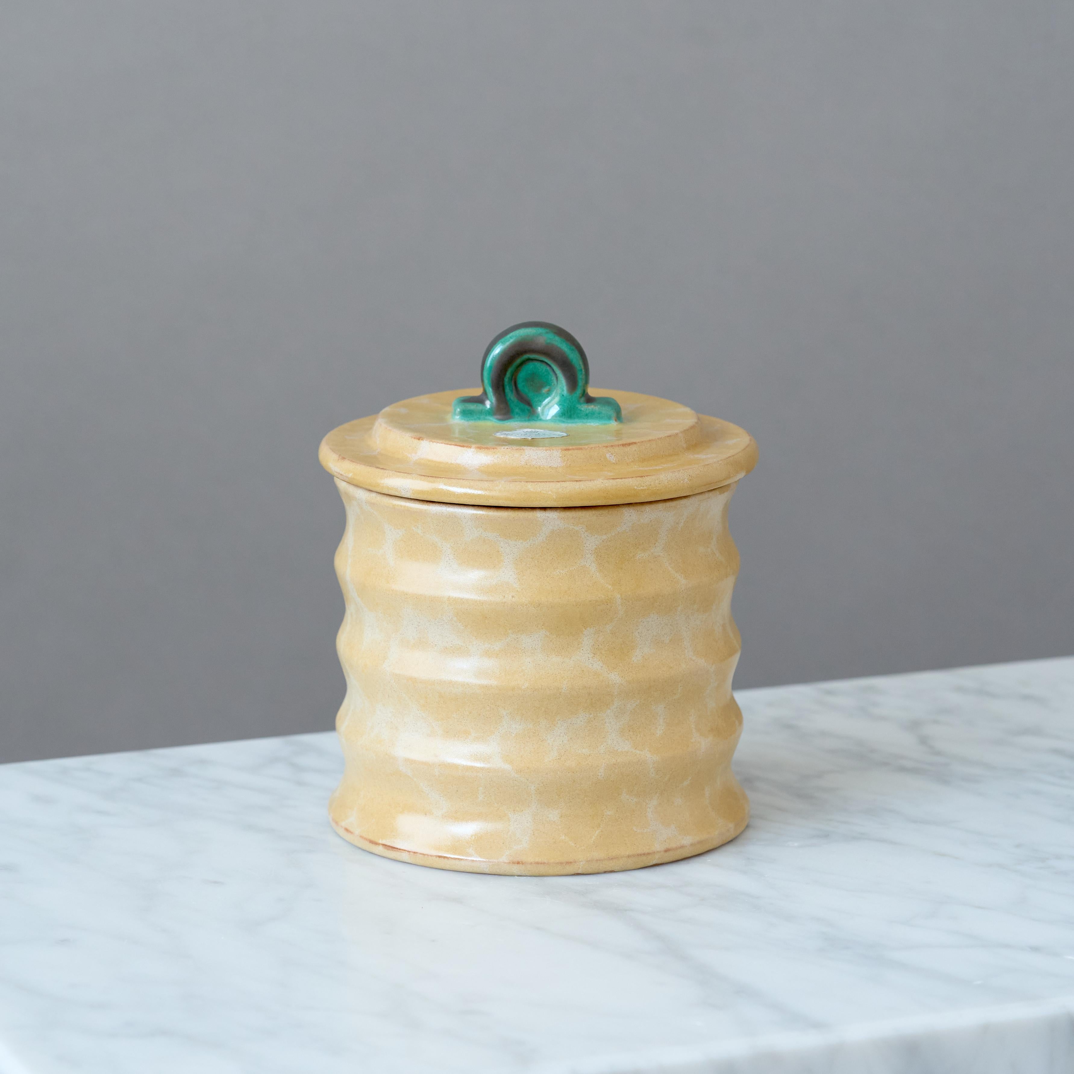 A beautiful Art Deco earthenware lidded box with amazing glaze.
Made by Upsala Ekeby in Sweden, 1930s.

Great condition - no chips, cracks or crazing.
Impressed with makers mark.

Upsala Ekeby was one of Sweden’s leading ceramic manufacturers,