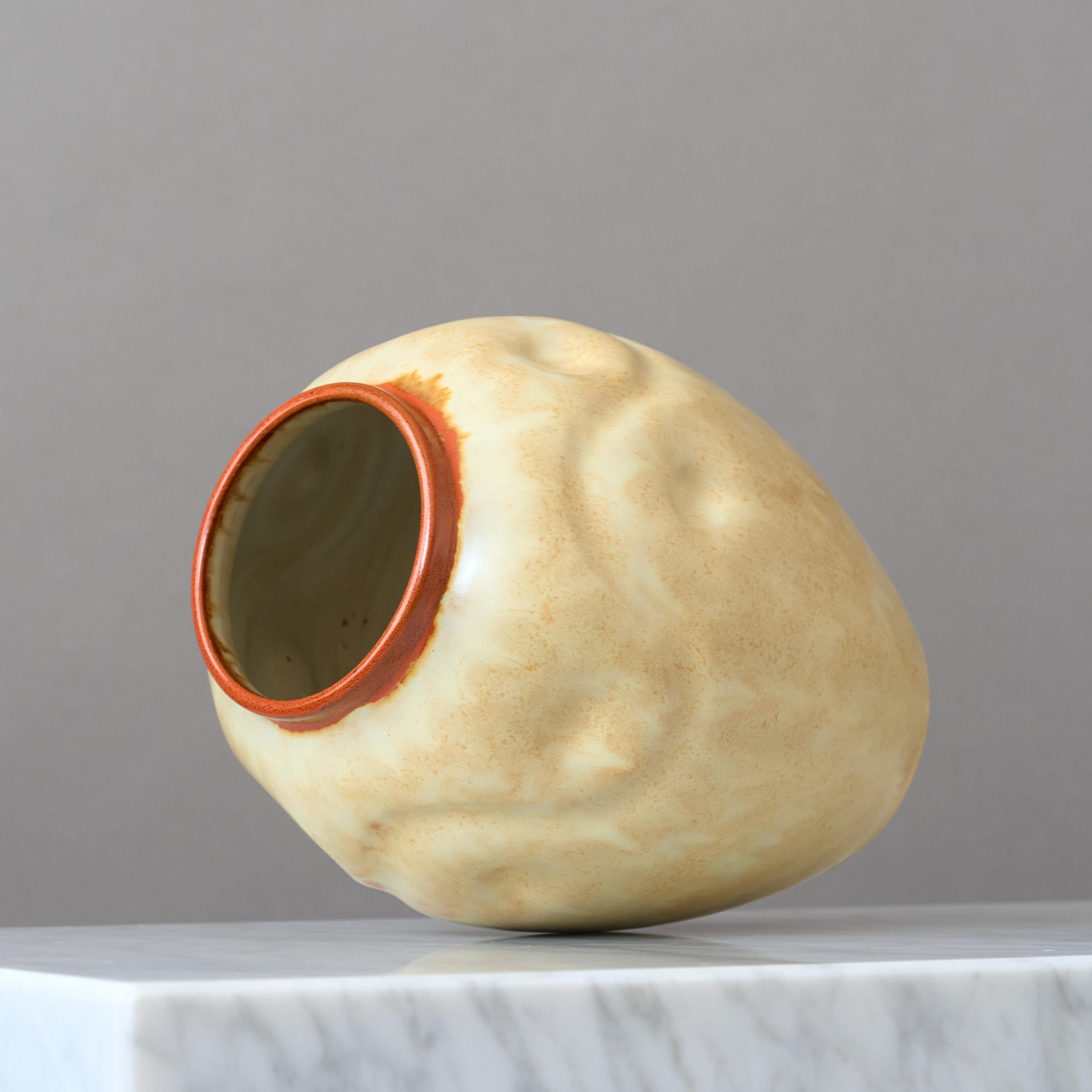 Art déco Vase Art Déco en céramique beige par Upsala Ekeby, Suède, années 1930 en vente
