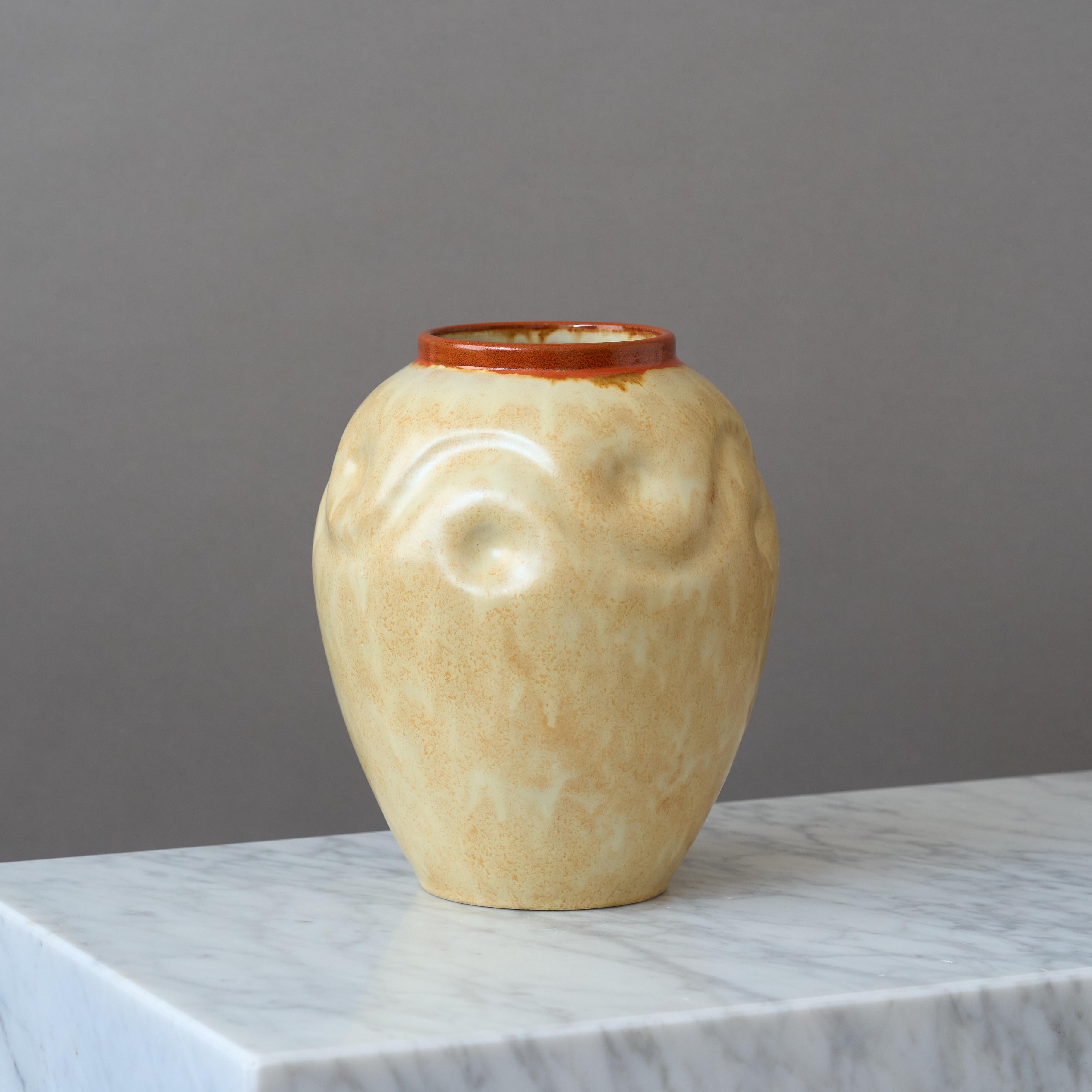 Suédois Vase Art Déco en céramique beige par Upsala Ekeby, Suède, années 1930 en vente