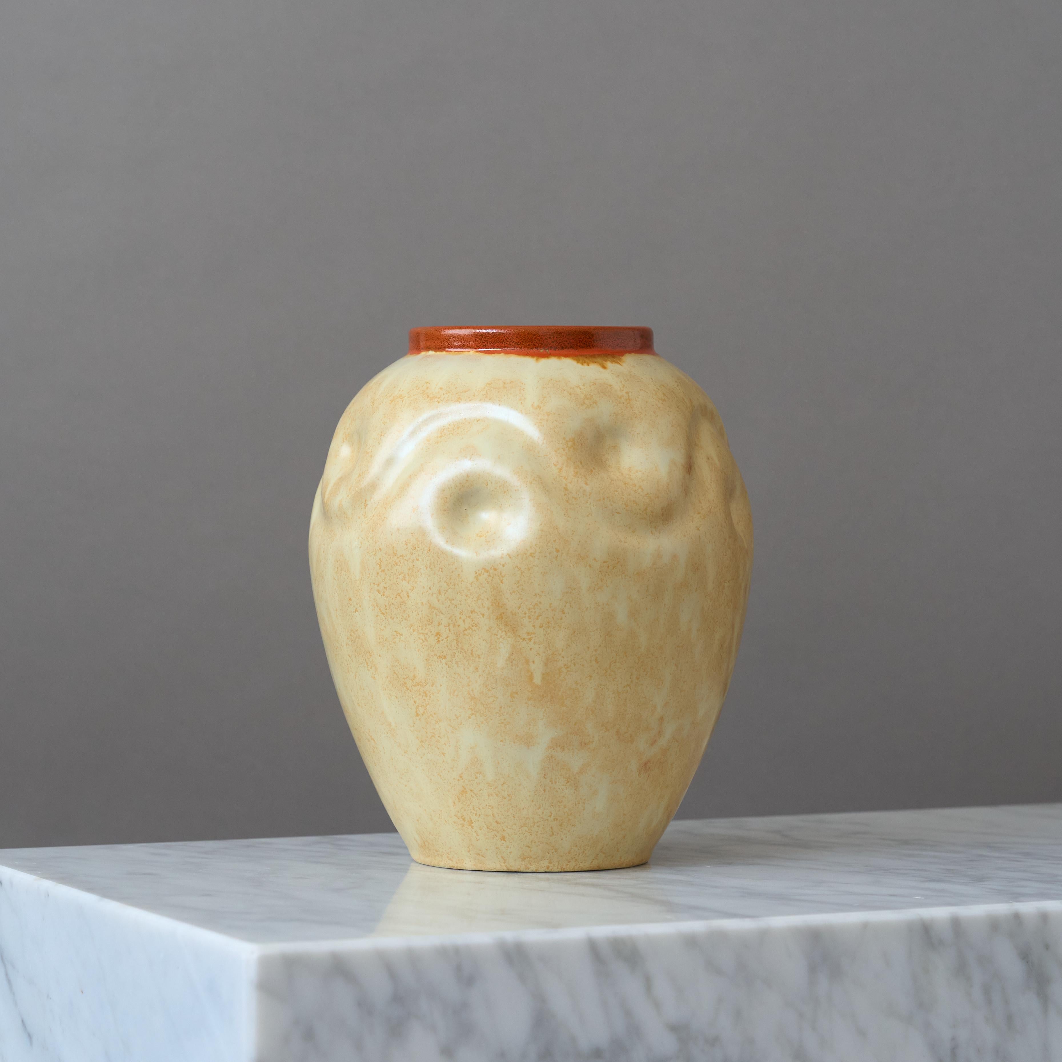 Vernissé Vase Art Déco en céramique beige par Upsala Ekeby, Suède, années 1930 en vente