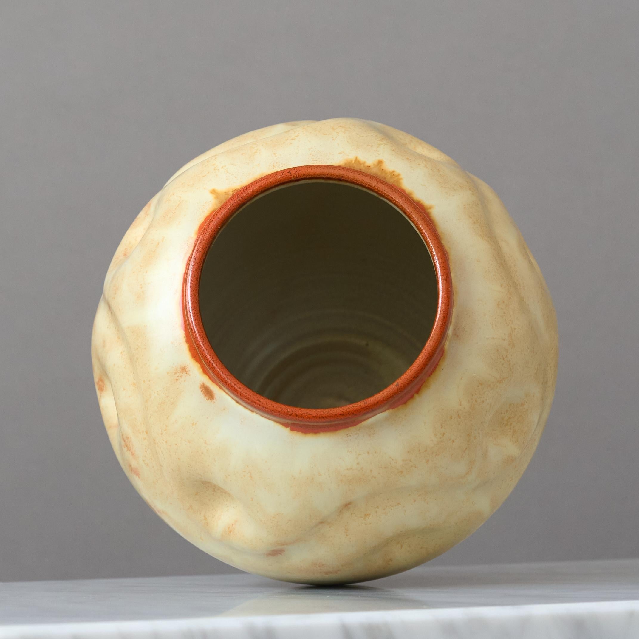 Céramique Vase Art Déco en céramique beige par Upsala Ekeby, Suède, années 1930 en vente