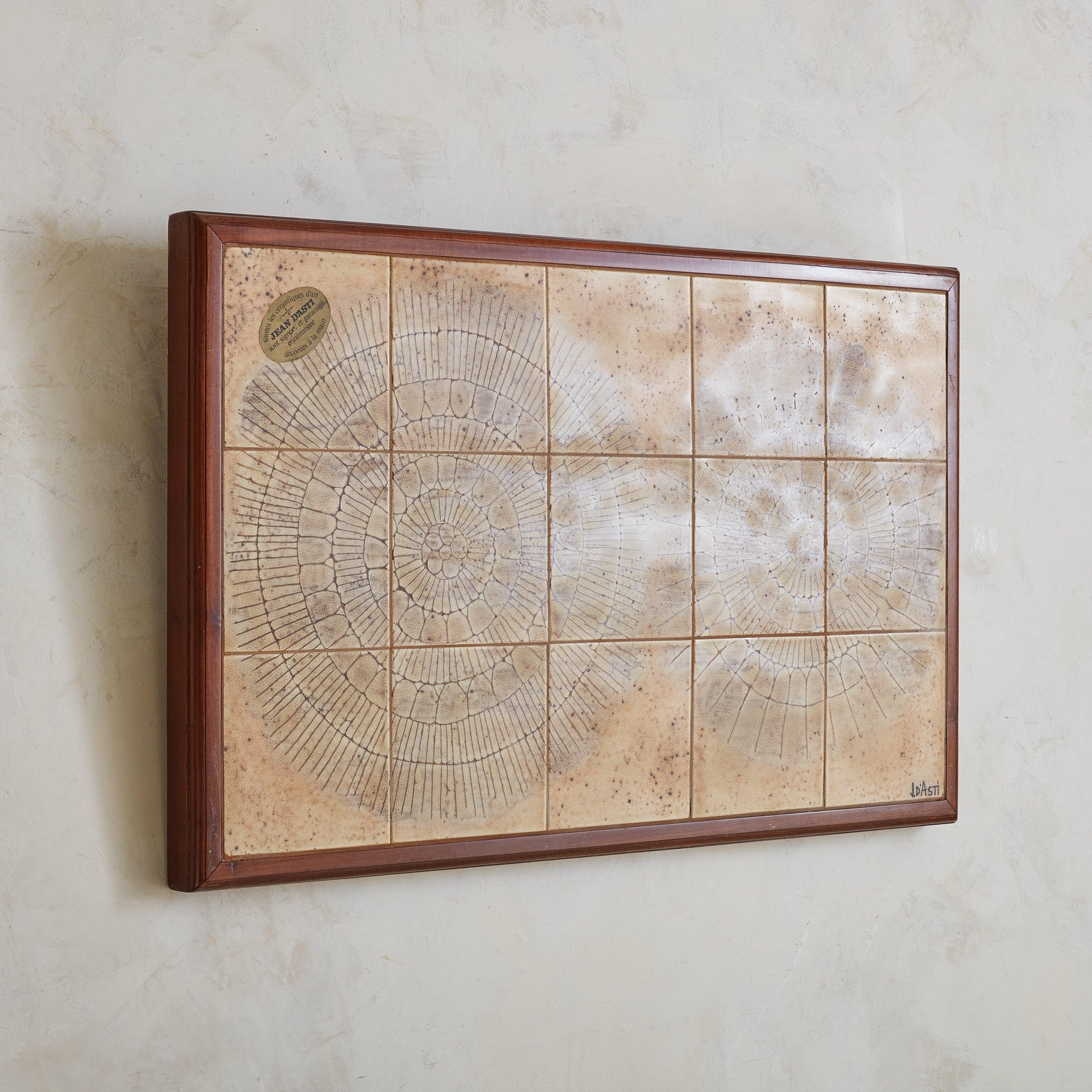Mid-Century moderno Scultura da parete in piastrelle di ceramica beige con cornice in Wood di Jean D'asti, Francia anni '60 in vendita