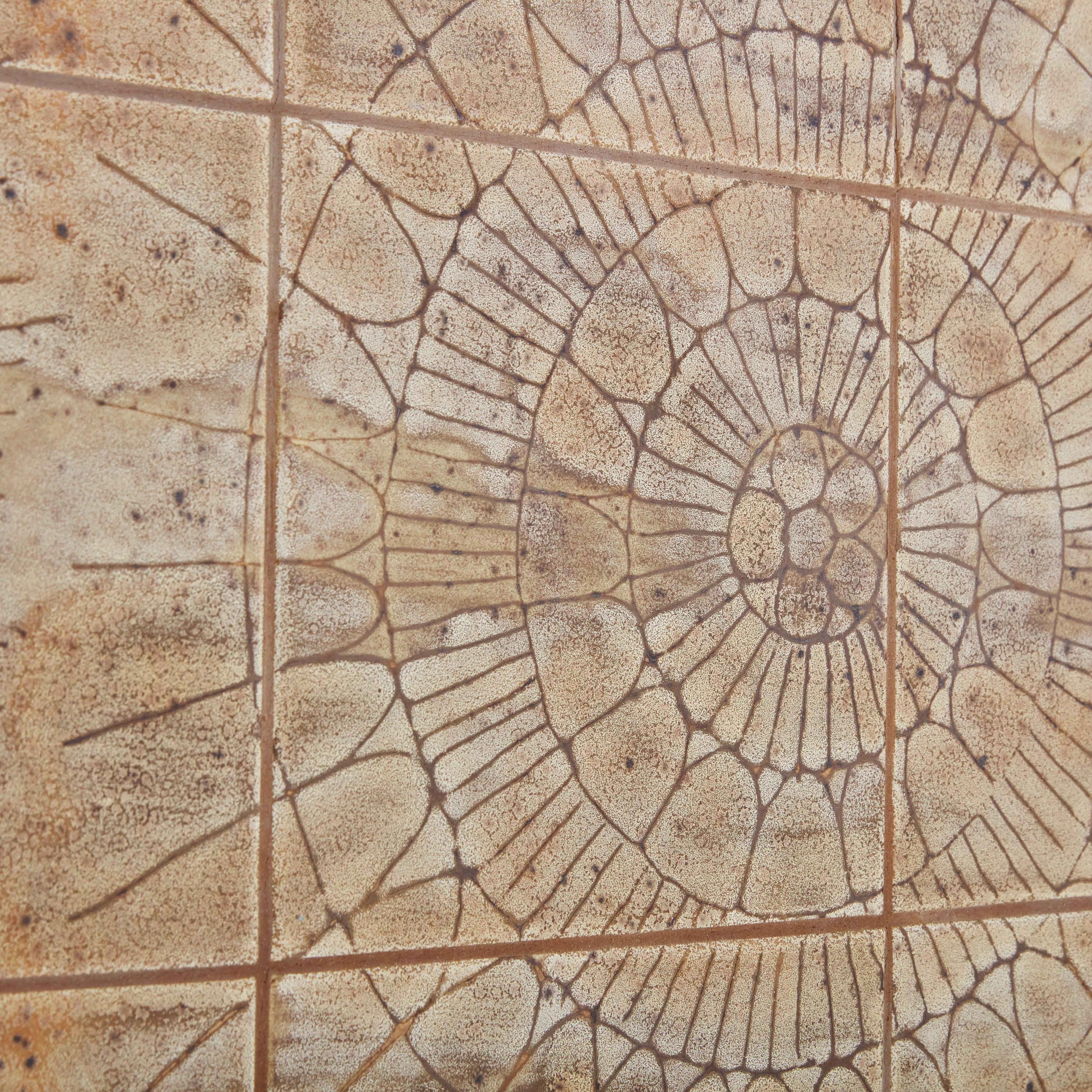 Scultura da parete in piastrelle di ceramica beige con cornice in Wood di Jean D'asti, Francia anni '60 in vendita 2
