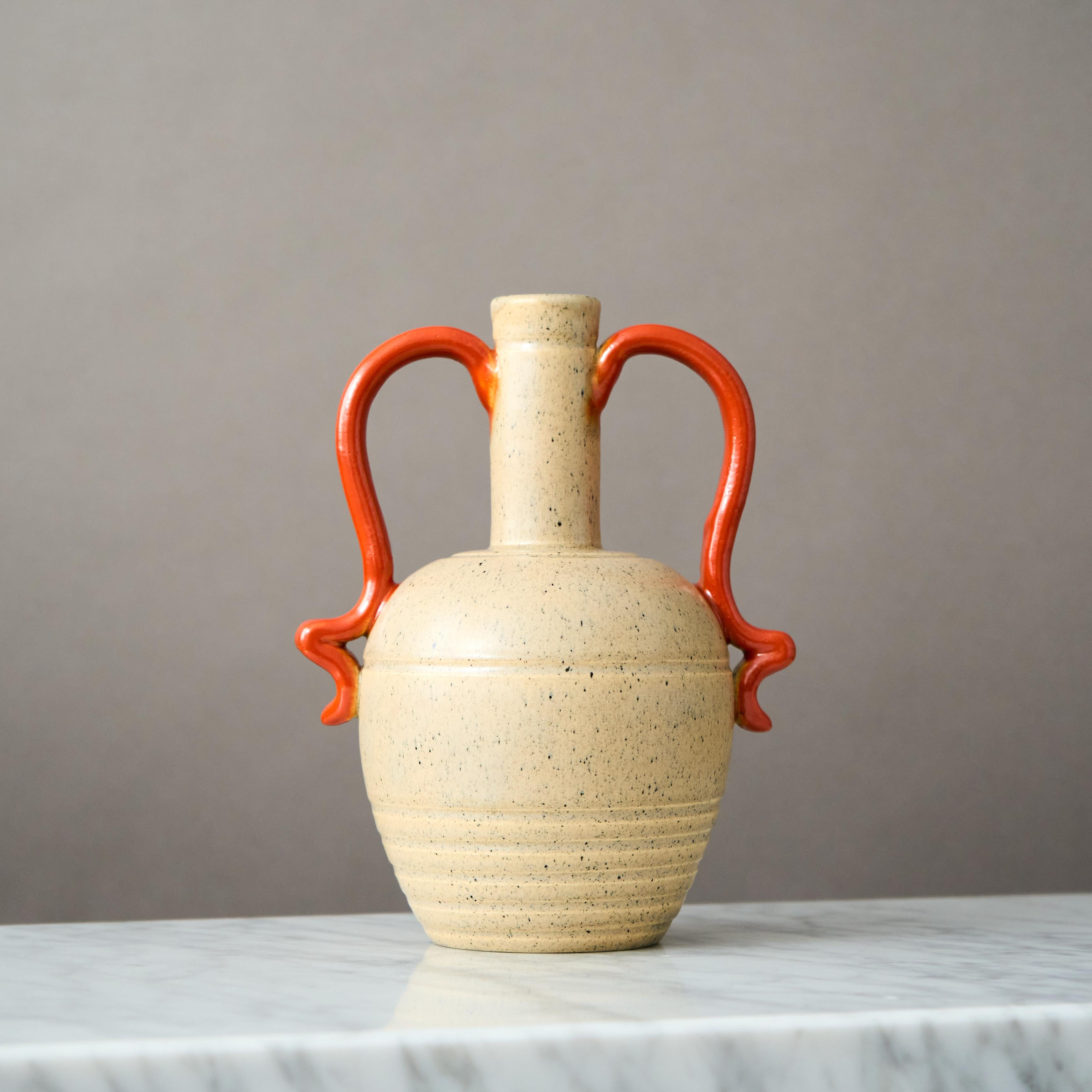 A beautiful Scandinavian Modern ceramic vase with amazing glaze. 
Designed by Eva Jancke-Björk for Bo Fajans, Sweden, 1940s.

Great condition. 
Makers marks on base of vase.

Eva Jancke-Björk (1882–1981) was a pioneering figure in Swedish design,