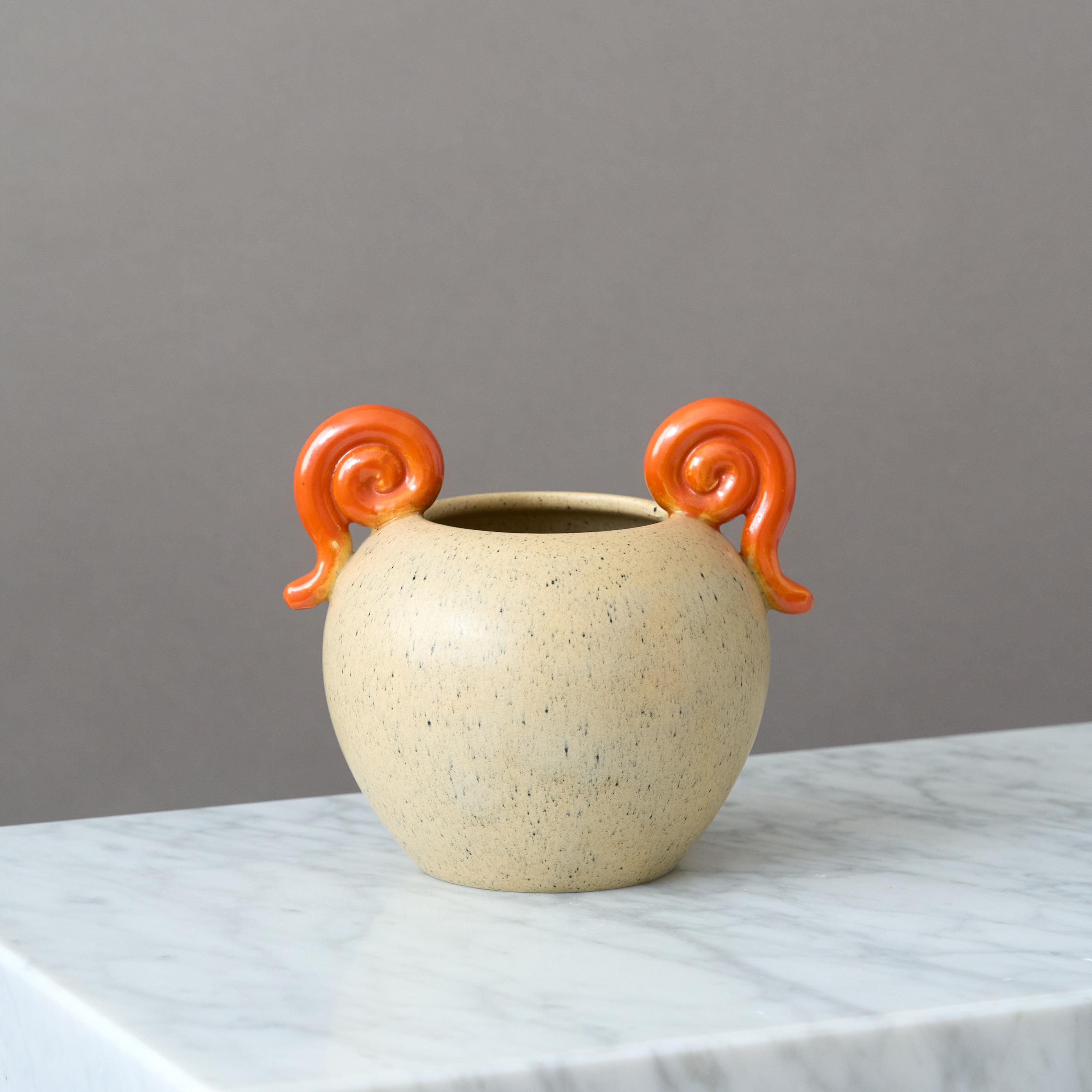 Scandinavo moderno Vaso in ceramica beige di Eva Jancke Bjork per Bo Fajans, Svezia, anni '40 in vendita