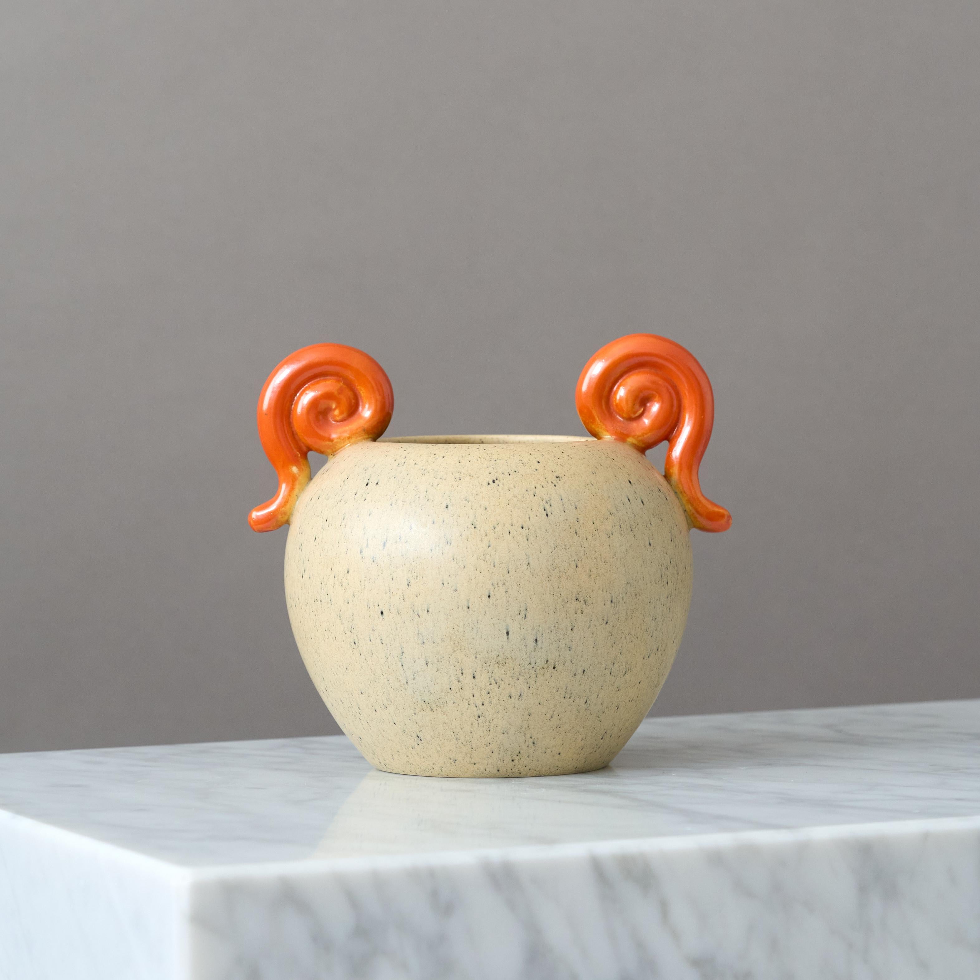 Svedese Vaso in ceramica beige di Eva Jancke Bjork per Bo Fajans, Svezia, anni '40 in vendita