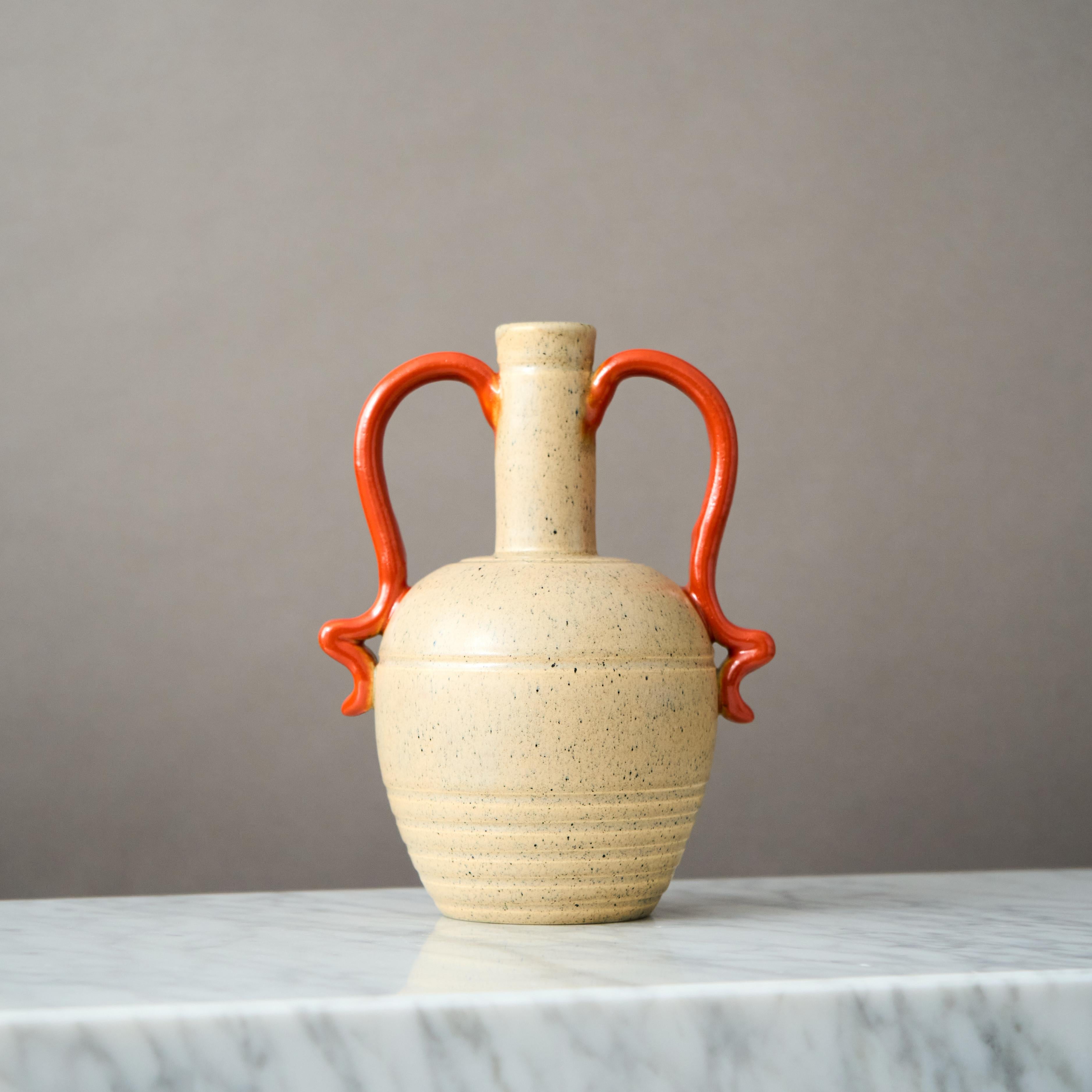 Beige Ceramic Vase by Eva Jancke Bjork for Bo Fajans, Sweden, 1940s In Good Condition For Sale In Malmö, SE