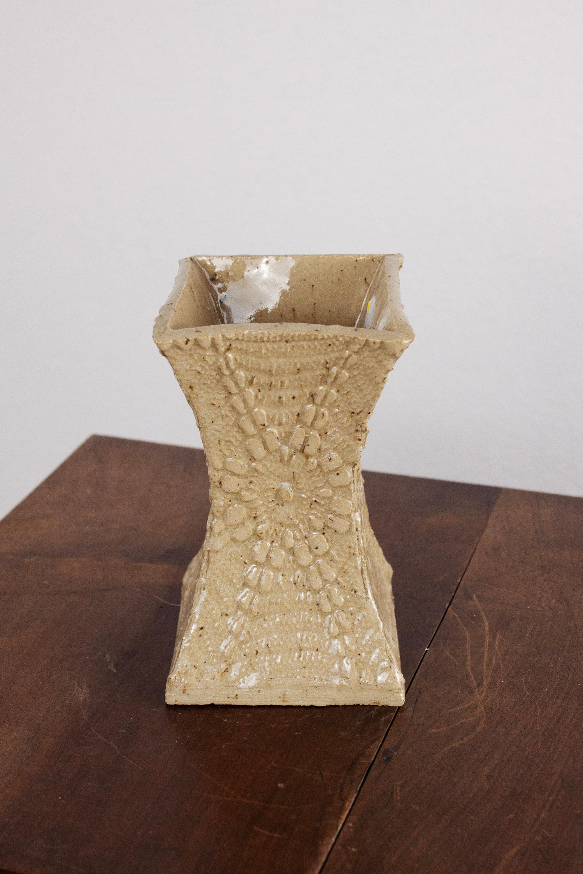 Postmoderno Vaso in ceramica beige, Francia, fine XX secolo in vendita