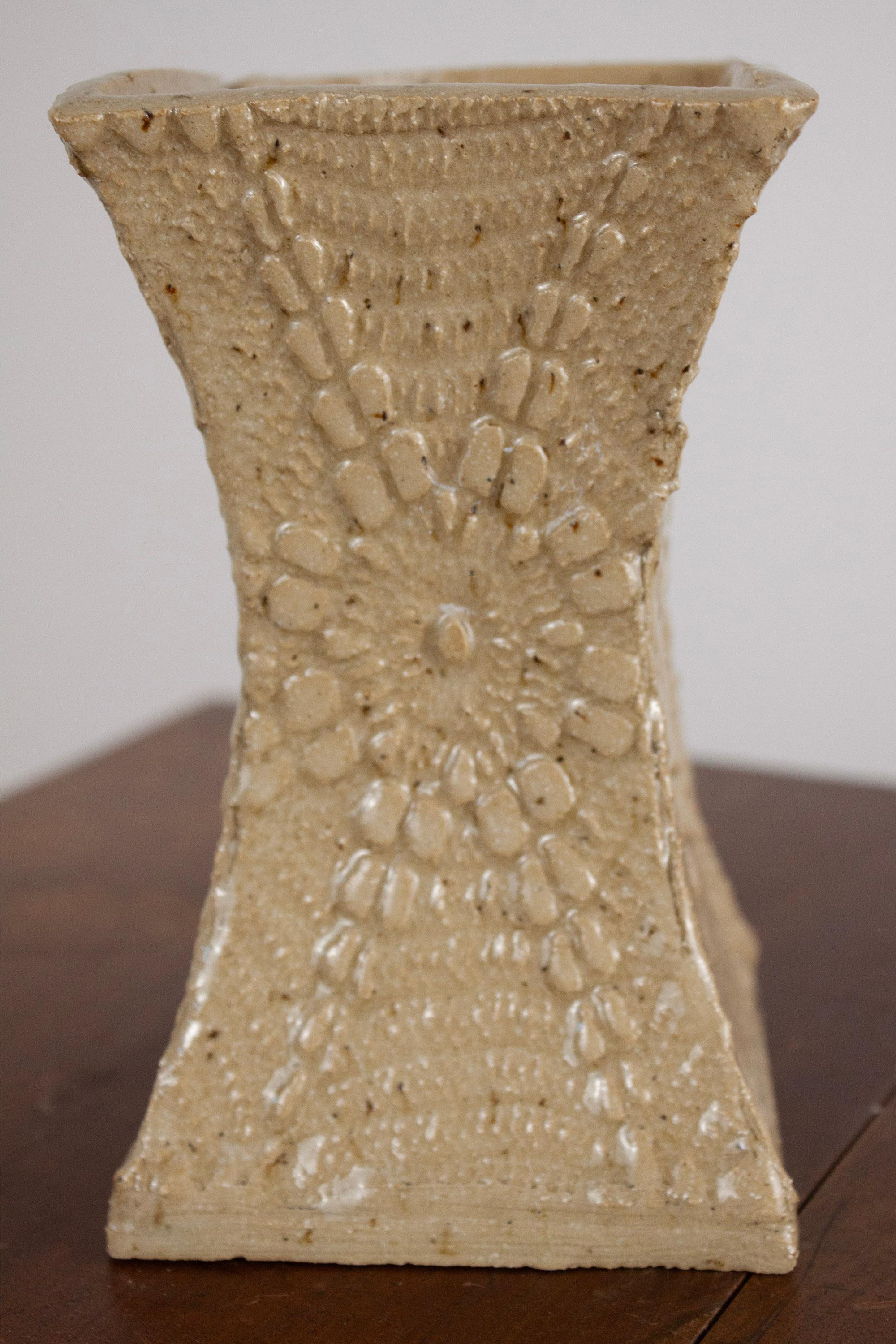 Tornito Vaso in ceramica beige, Francia, fine XX secolo in vendita