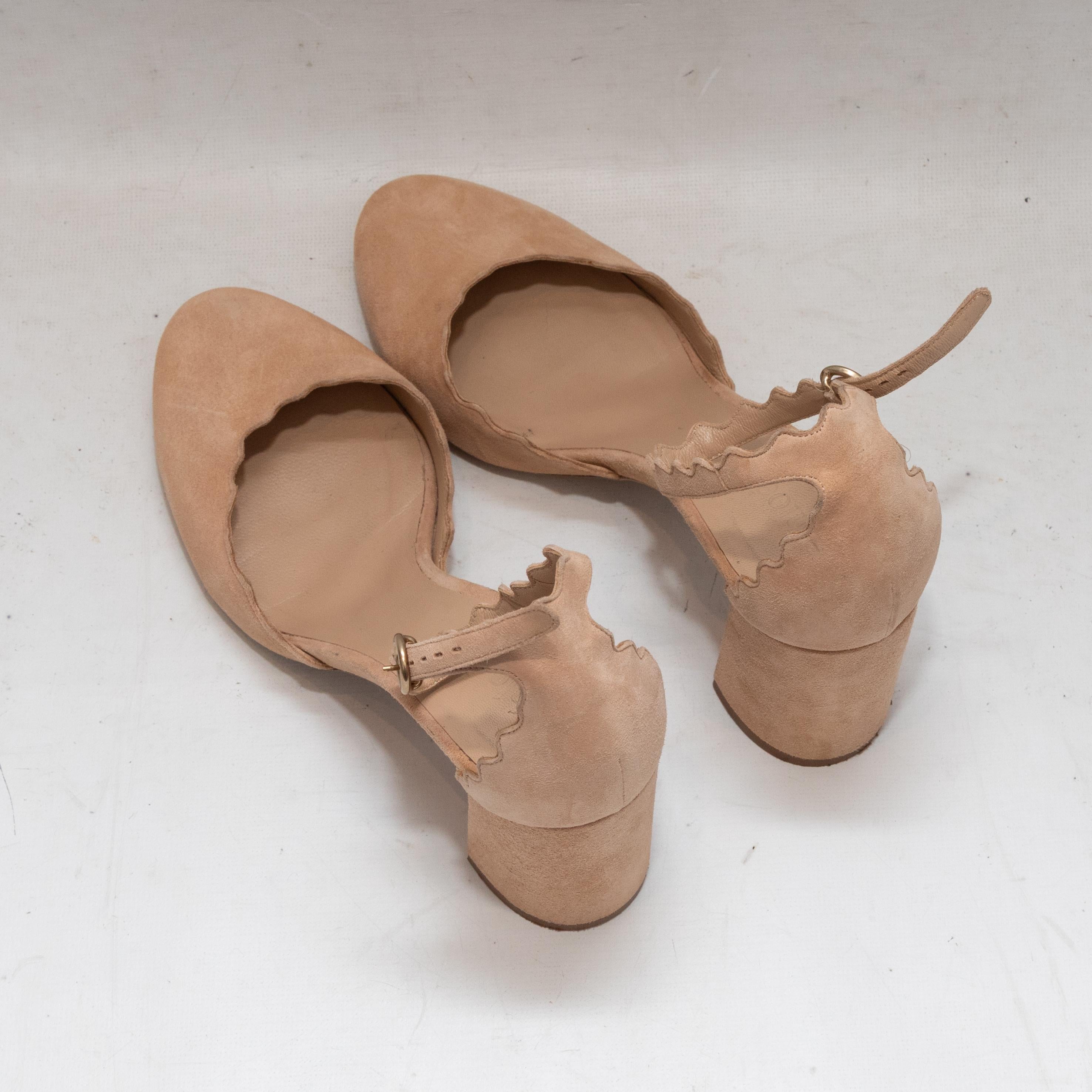 Beige Chloe Lauren Suede Scalloped d'Orsay Heels Size 37 Bon état - En vente à New York, NY